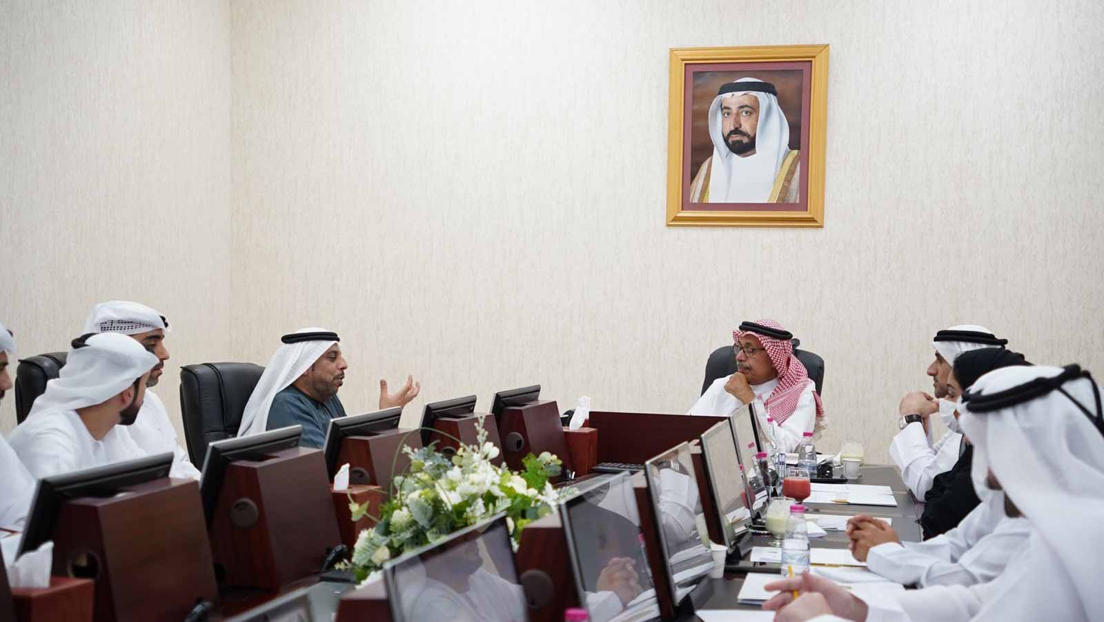 صورة بعنوان: "مالية الاستشاري" تناقش الموازنة العامة لحكومة الشارقة عن 2022 