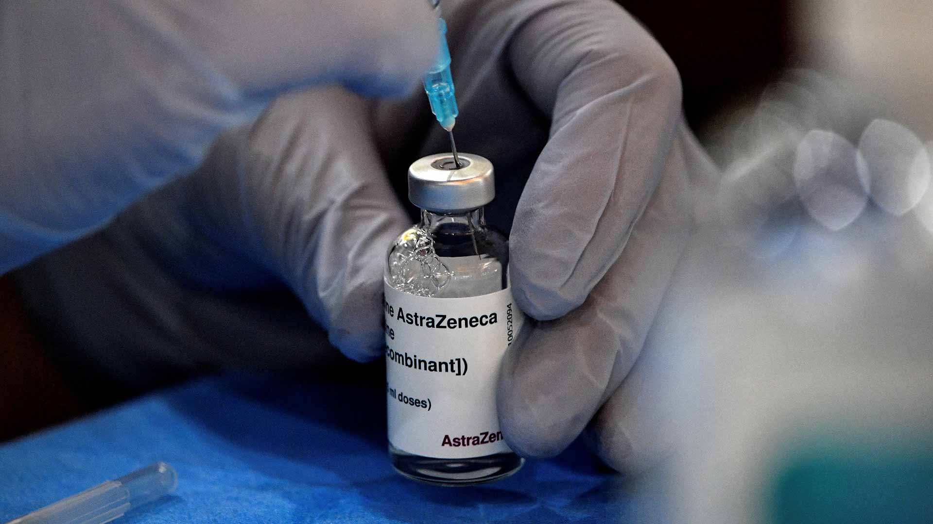 Image for the title: Australia records 1st Omicron death 