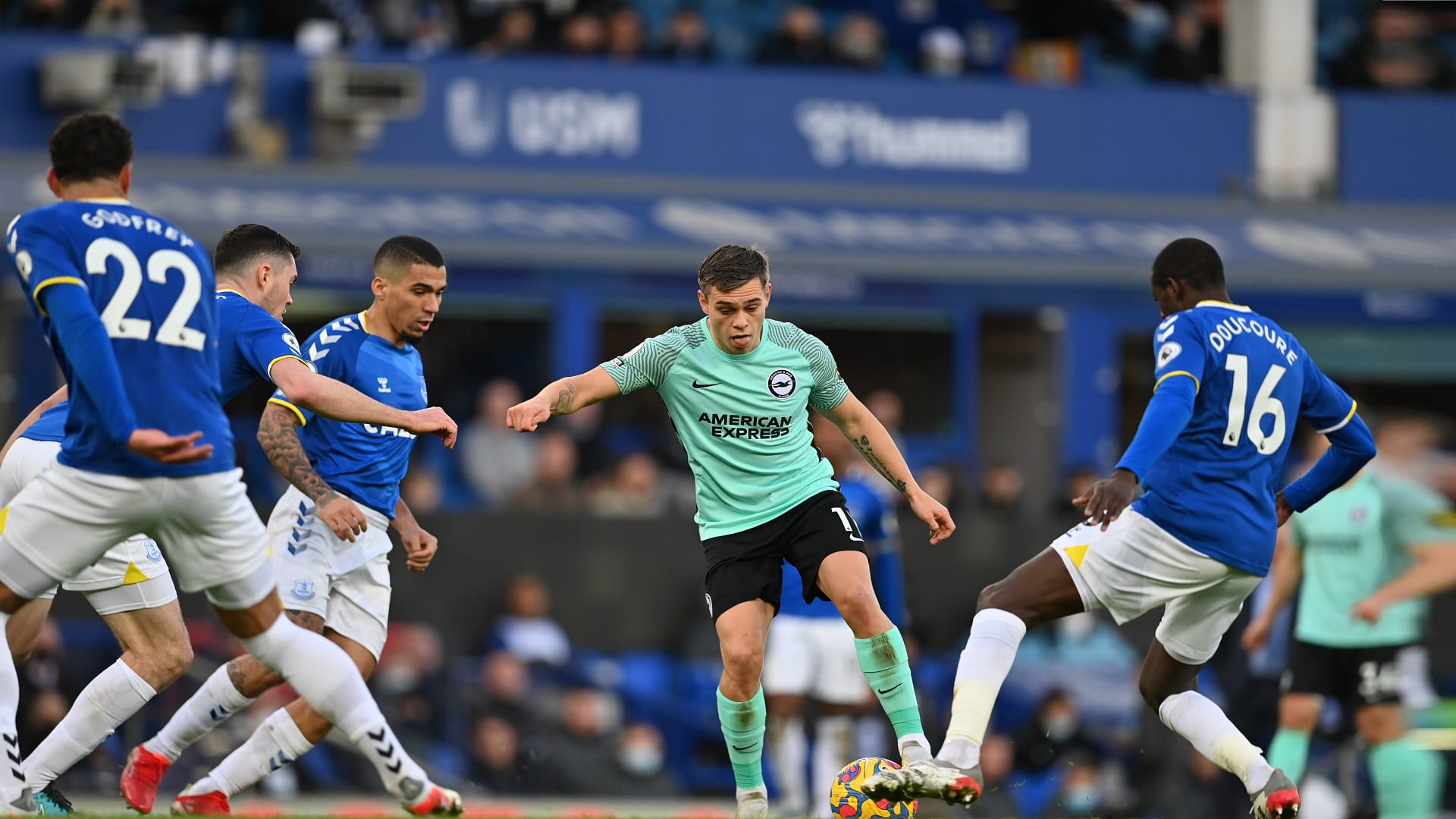 صورة بعنوان: إيفرتون يتعثر أمام برايتون في الدوري الإنجليزي الممتاز 