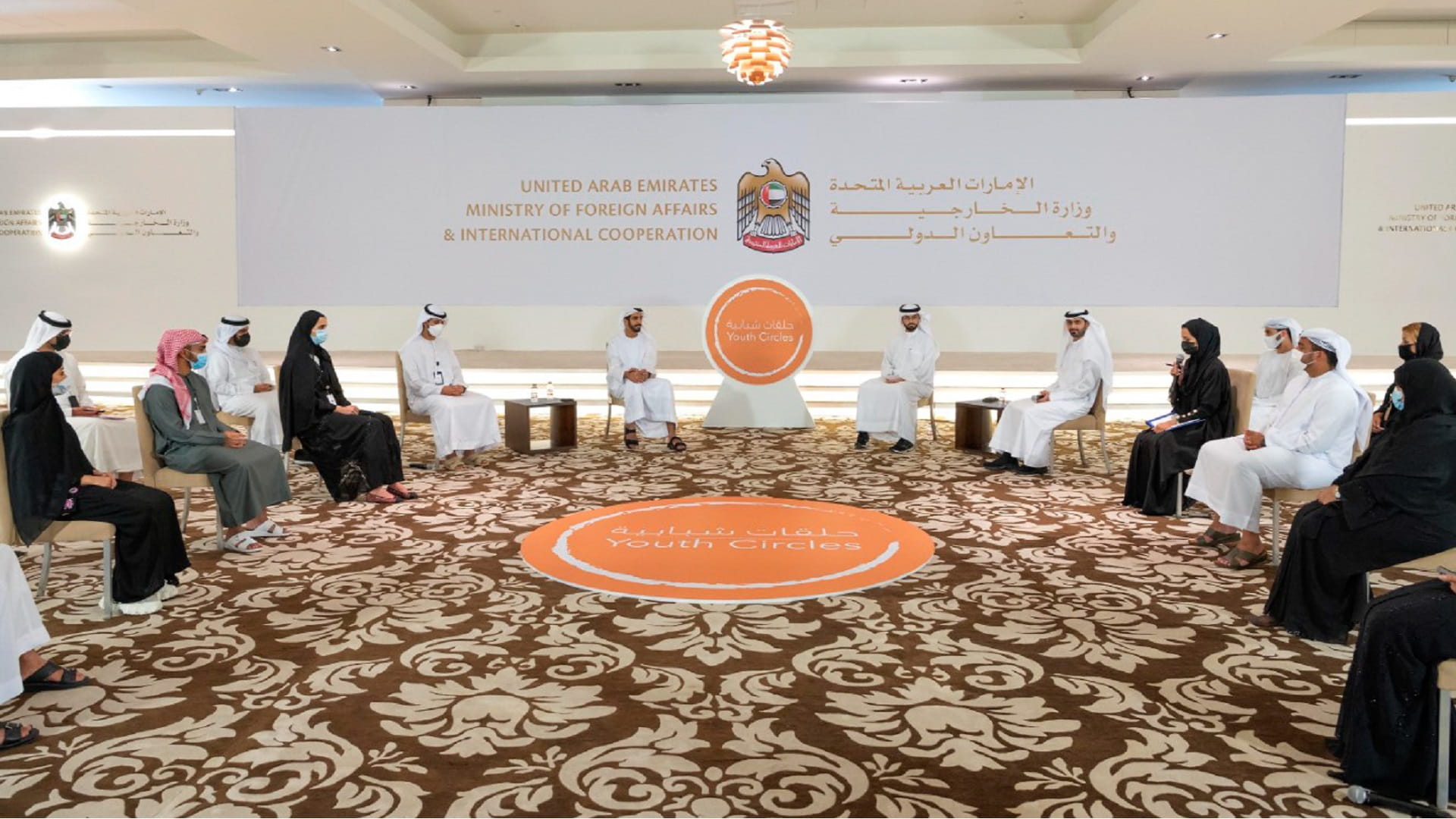 صورة بعنوان: شخبوط بن نهيان في استضافة حلقة شبابية بعنوان "نحو مسيرة الخمسين"  