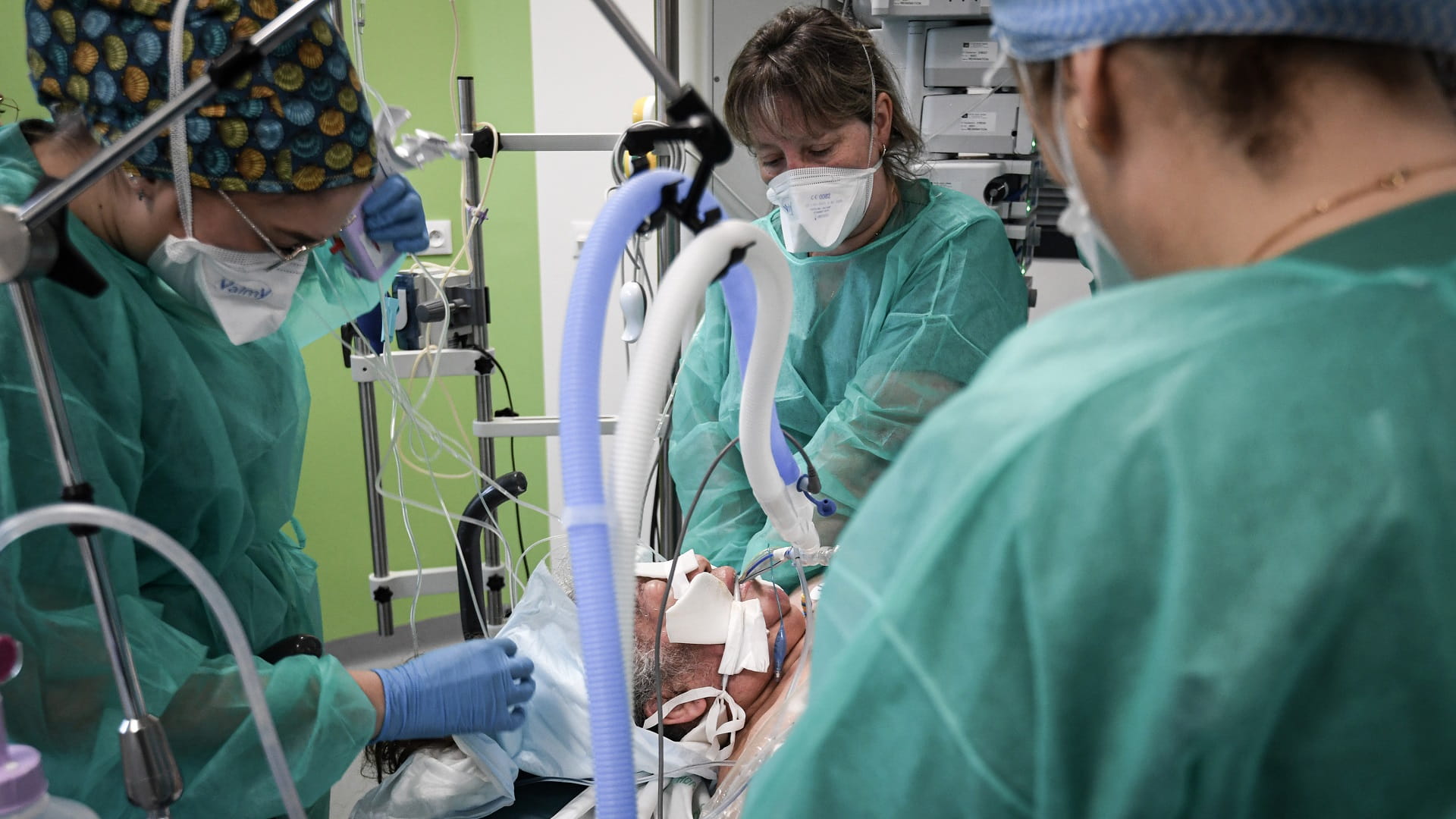 Image for the title: France suffers 200,000 new daily Covid cases for 2nd day running 