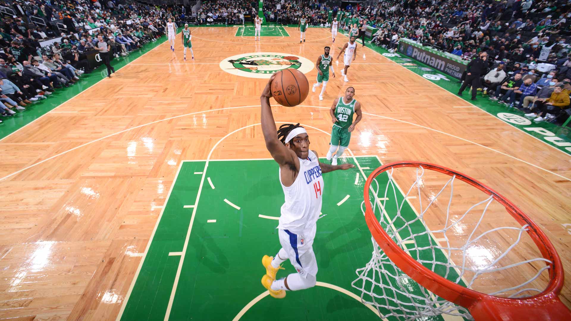 صورة بعنوان: كليبرز يتخطى سلتيكس في دوري كرة السلة الأميركي  