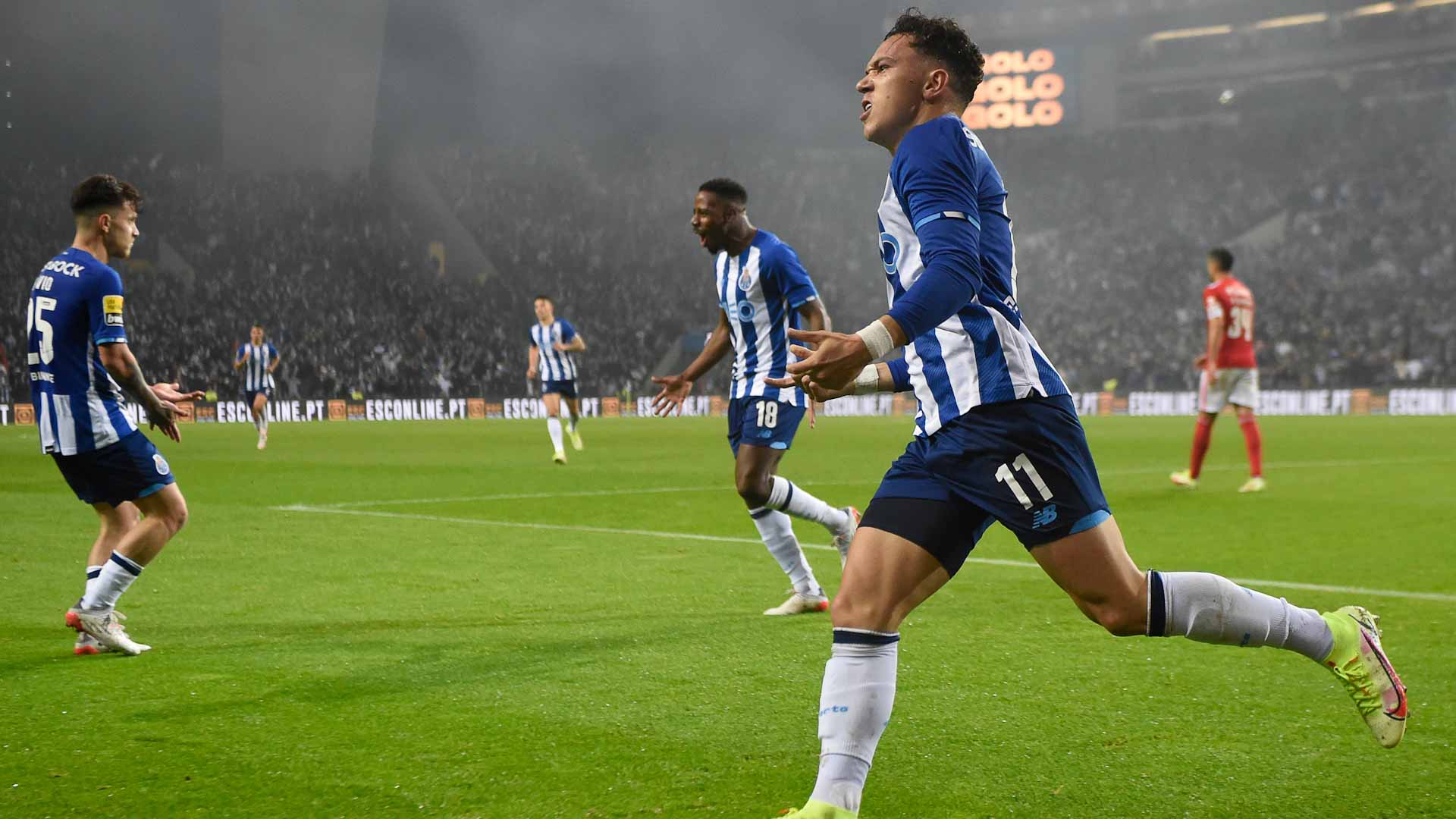 صورة بعنوان: بورتو يتصدر الدوري البرتغالي الممتاز لكرة القدم 