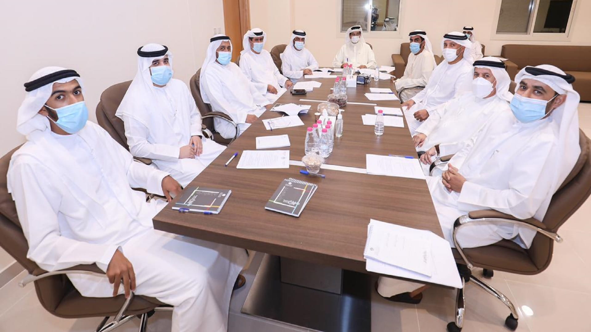 صورة بعنوان: مجلس الحمرية يؤكد على دوره في دعم الجهود الحكومية 