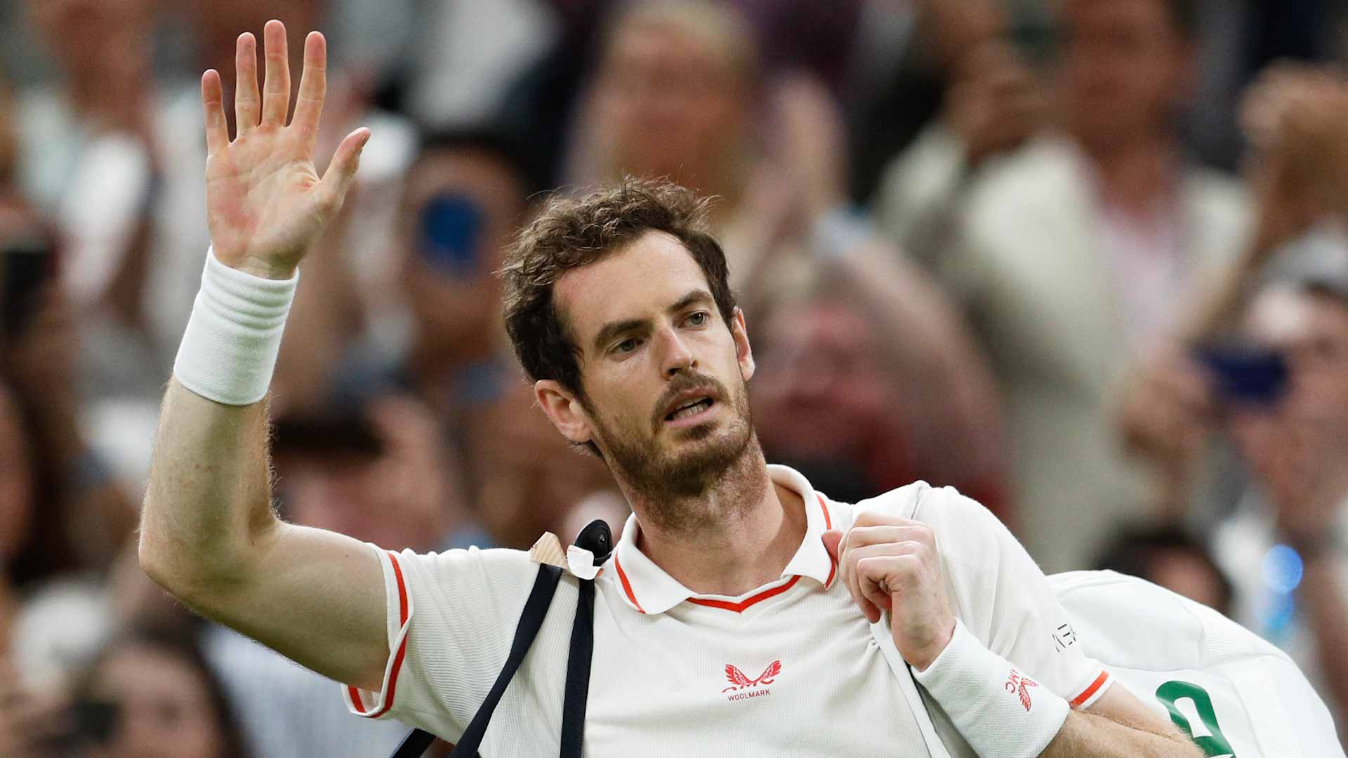 Image for the title: Shapovalov ends Murray's run at Wimbledon 