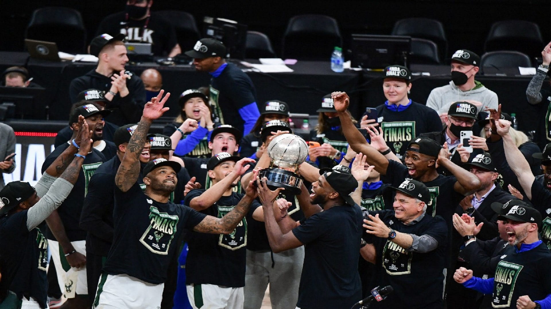 صورة بعنوان: ميلووكي باكس يتأهل لنهائي دوري السلة الأميركي  