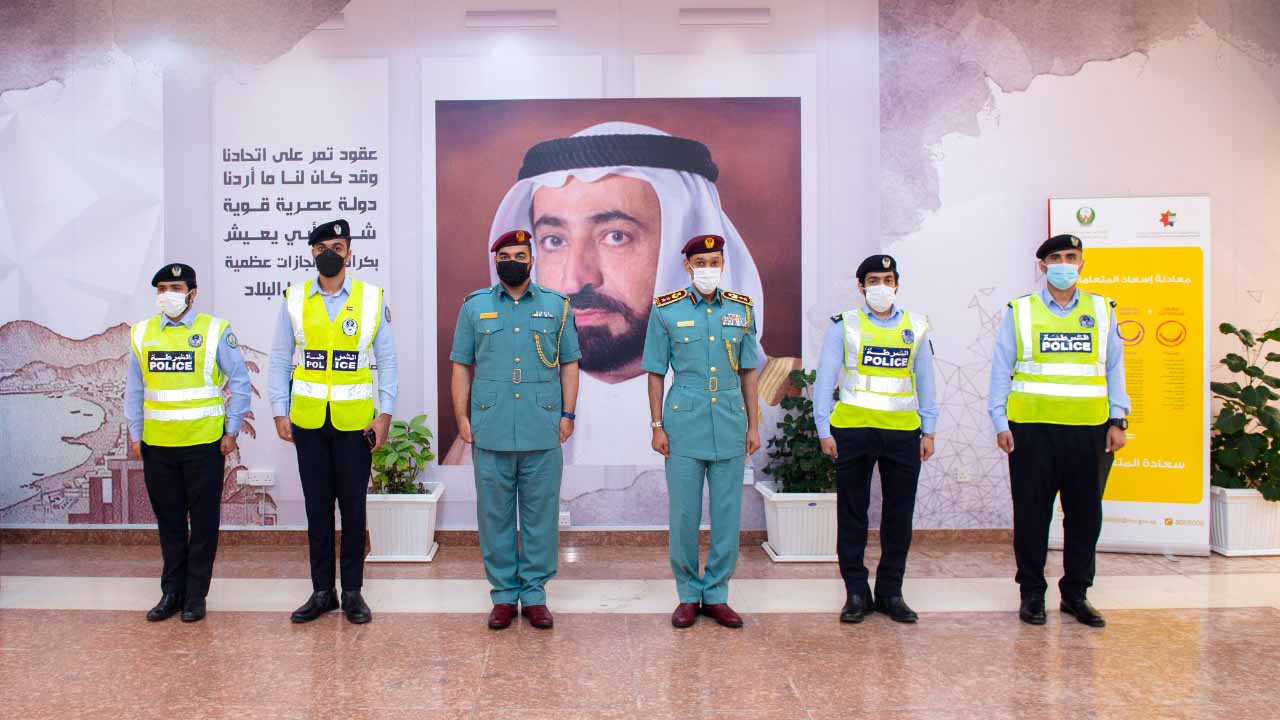 صورة بعنوان: العقيد الحمودي يُكرم 5 من صف الضباط بمركز شرطة كلباء الشامل  