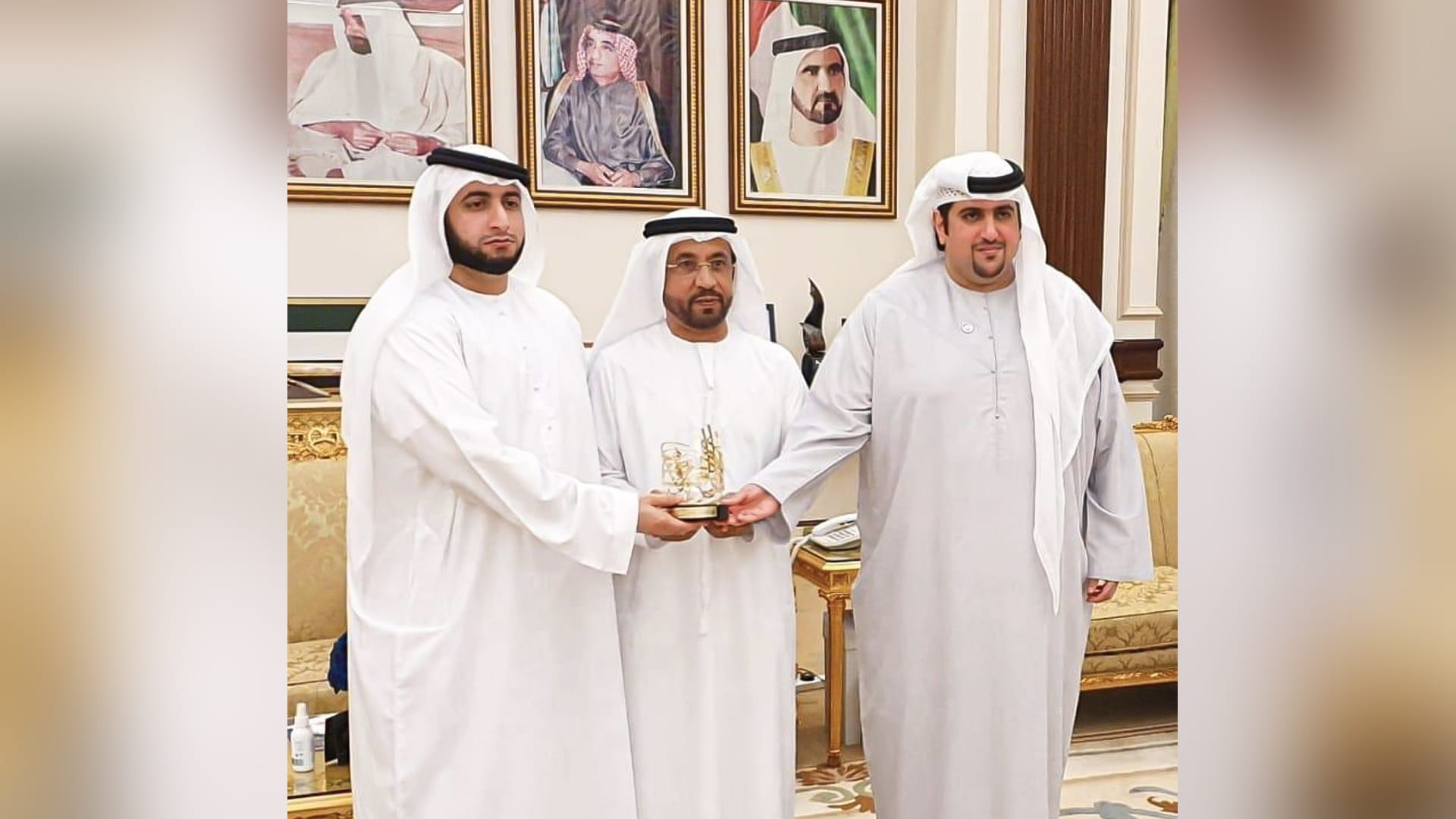 صورة بعنوان: "الشارقة للتعليم" يُكرم حمدان بن راشد بشخصية العام التربوية  