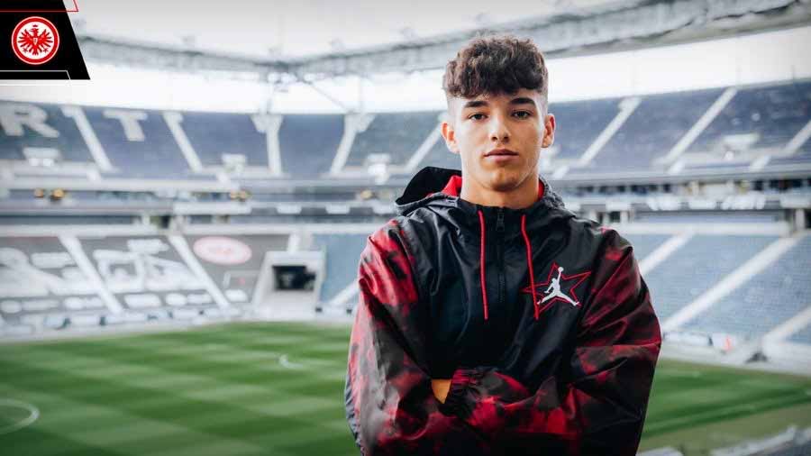 صورة بعنوان: آينتراخت فرانكفورت يتعاقد مع اللاعب جارسيا من فياريال 