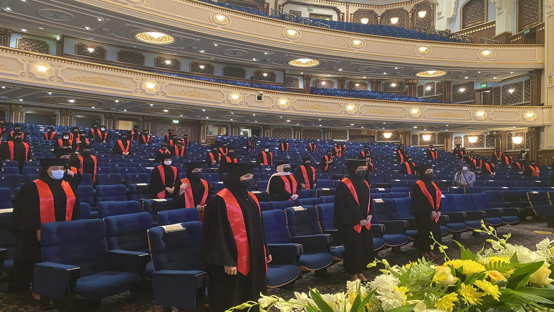 صورة بعنوان: جامعة الشارقة تحتفل بتخريج طالباتها من حملة البكالوريوس والدبلوم 