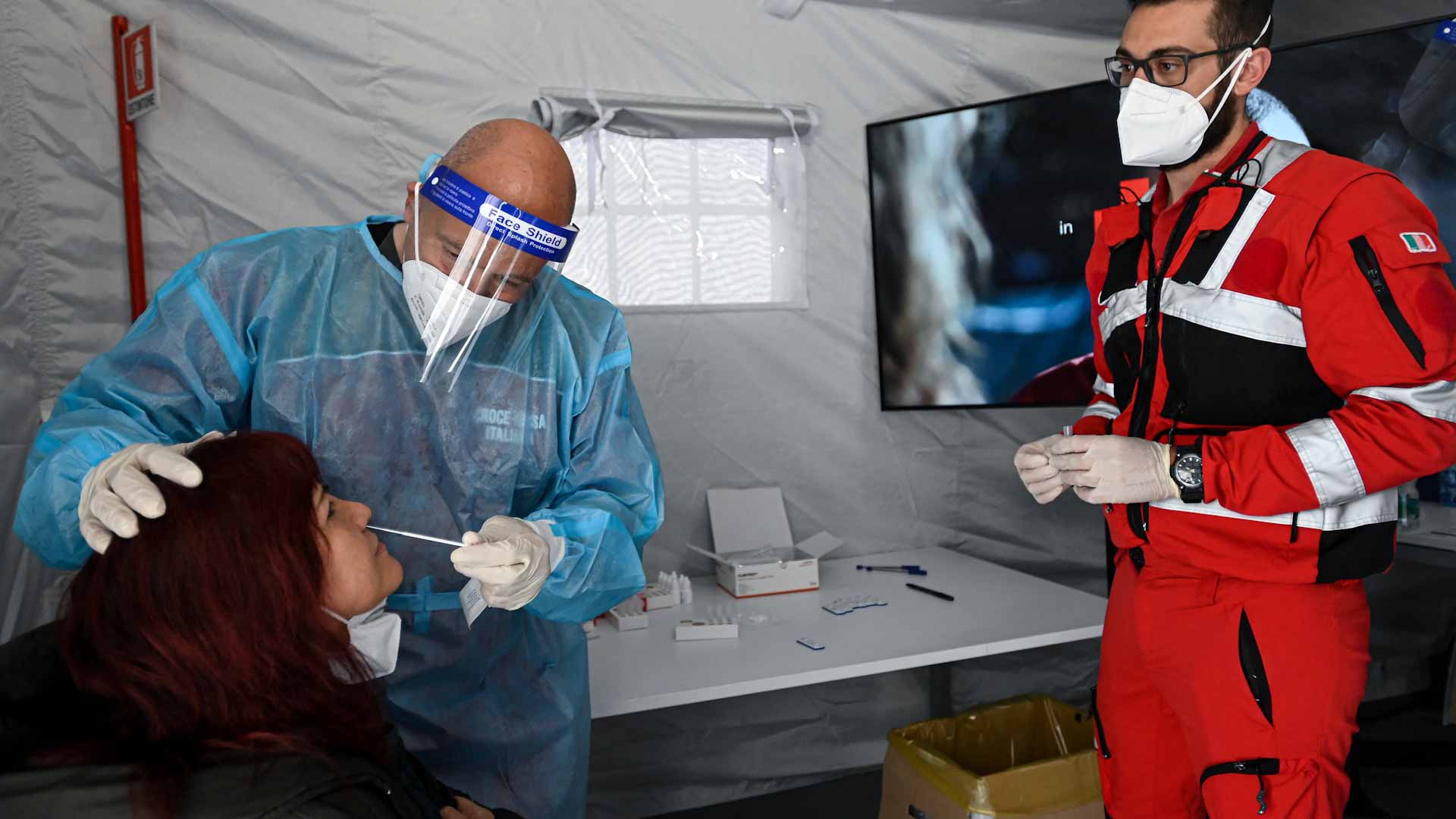 Image for the title: Italy lists 13 COVID-19 deaths on Thursday, 1,394 new infections 