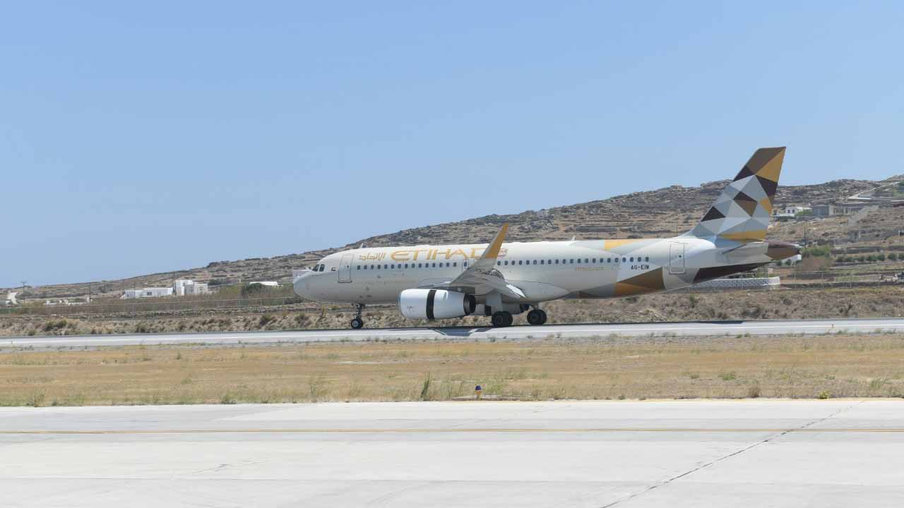 صورة بعنوان: "الاتحاد للطيران" تطلق رحلتها الافتتاحية لجزيرة ميكونوس اليونانية 