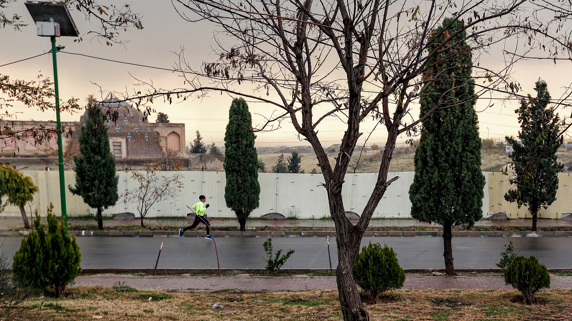 Image for the title: Explosion in park in north Tehran, no one hurt 