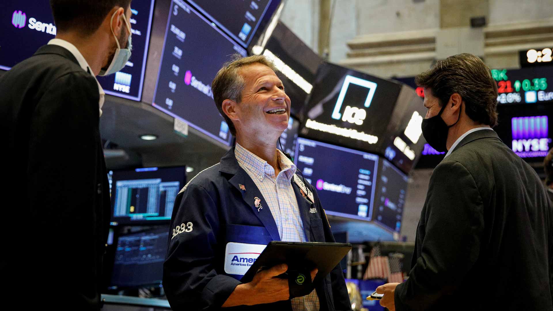 صورة بعنوان: وول ستريت تغلق عند مرتفعات غير مسبوقة الجمعة 