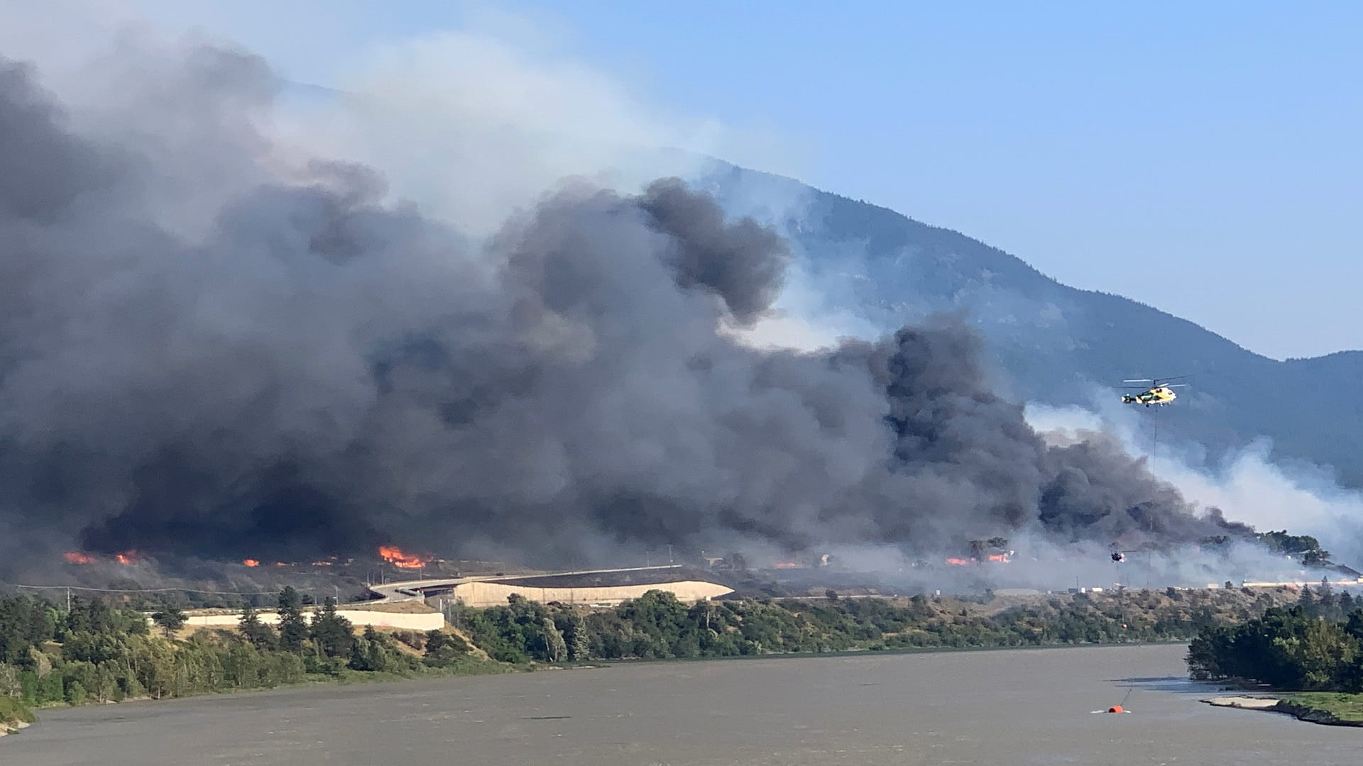 صورة بعنوان: كندا تفرض قيوداً على حركة القطارات لخفض خطر اشتعال حرائق الغابات 