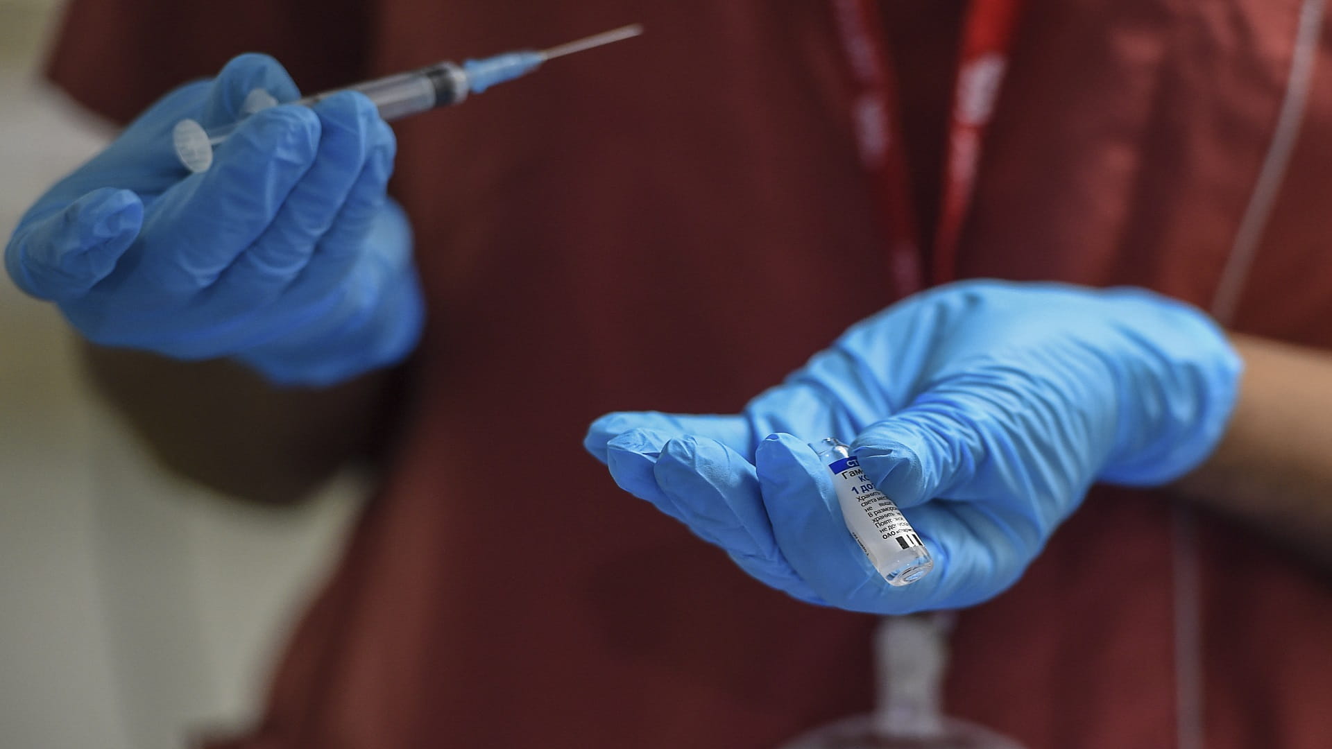 صورة بعنوان: برقم قياسي .. روسيا تسجل 24702 إصابة جديدة بكورونا و780 حالة وفاة 