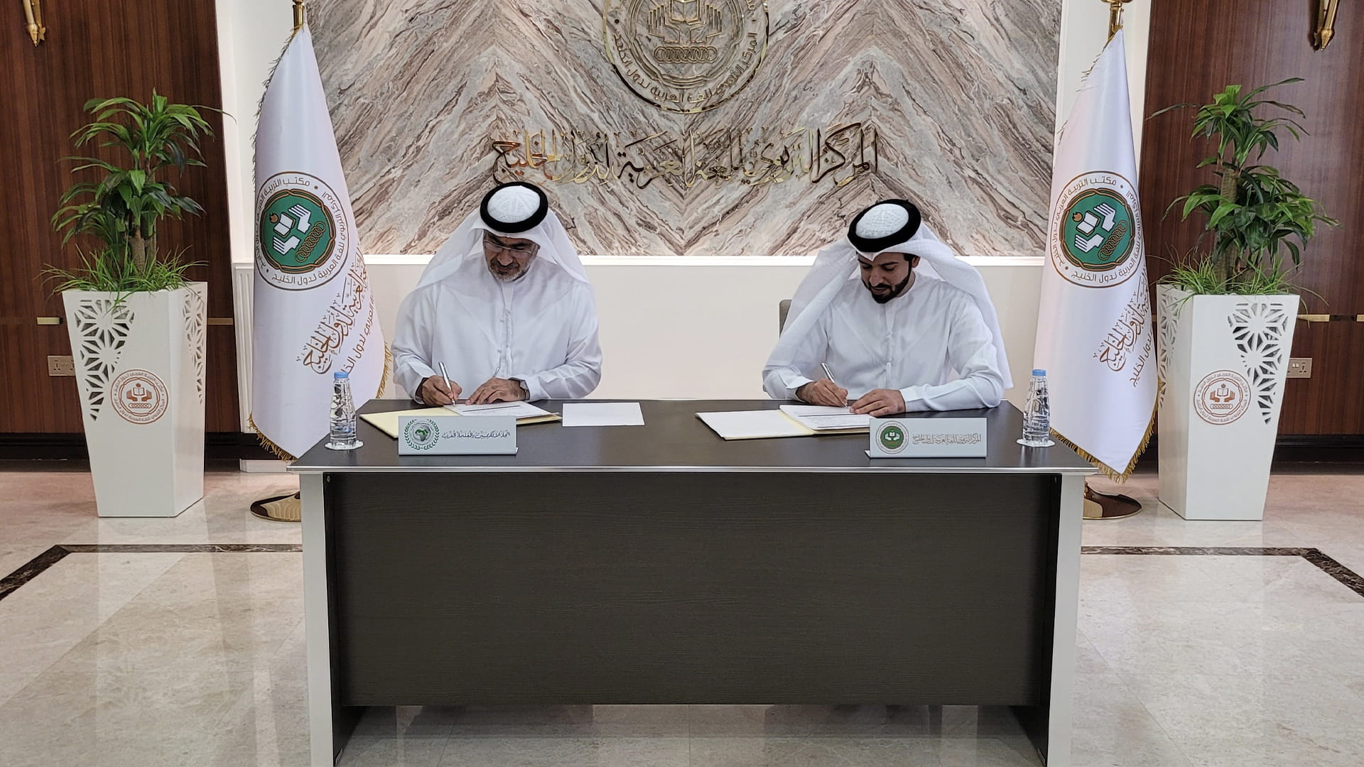 Image for the title: ALECGS, AASU strengthen joint cooperation 