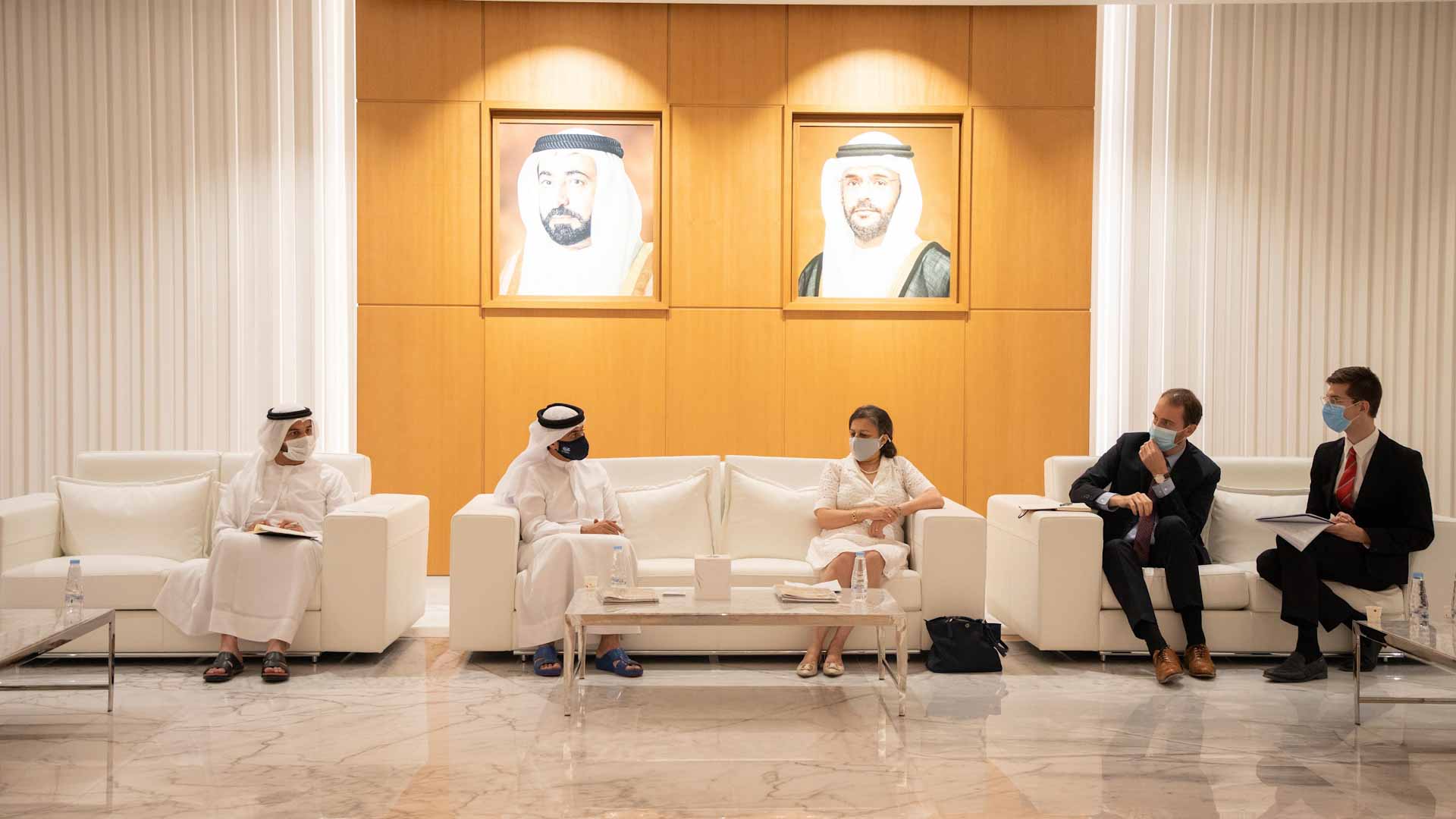 صورة بعنوان: باريس تبحث تفاصيل مشاركتها في "الشارقة الدولي للكتاب الـ 40" 