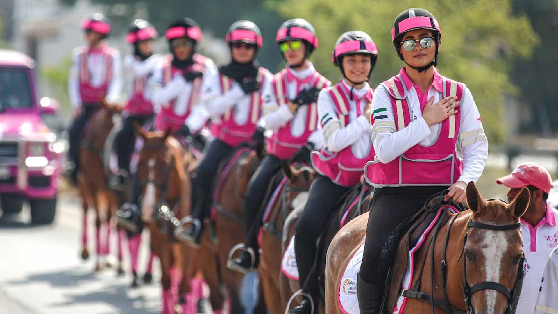 صورة بعنوان: باحثة تستلهم من تطوعها مع القافلة الوردية موضوع رسالتها للدكتوراه 