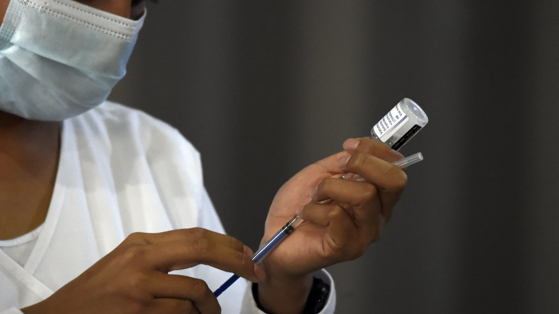 Image for the title: Mexico posts 12,821 new COVID-19 cases, 233 more deaths 