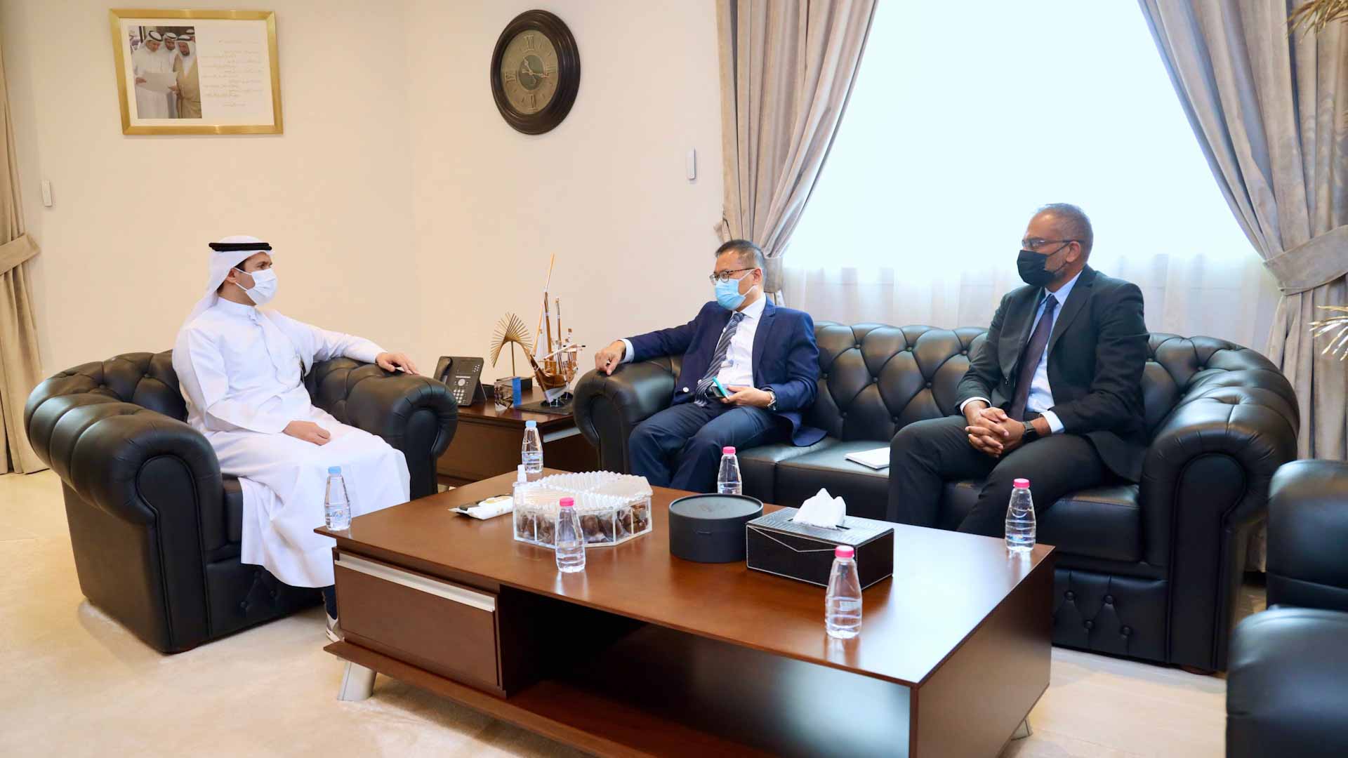 Image for the title: SEWA discusses with Singapore Consul General enhance cooperation 