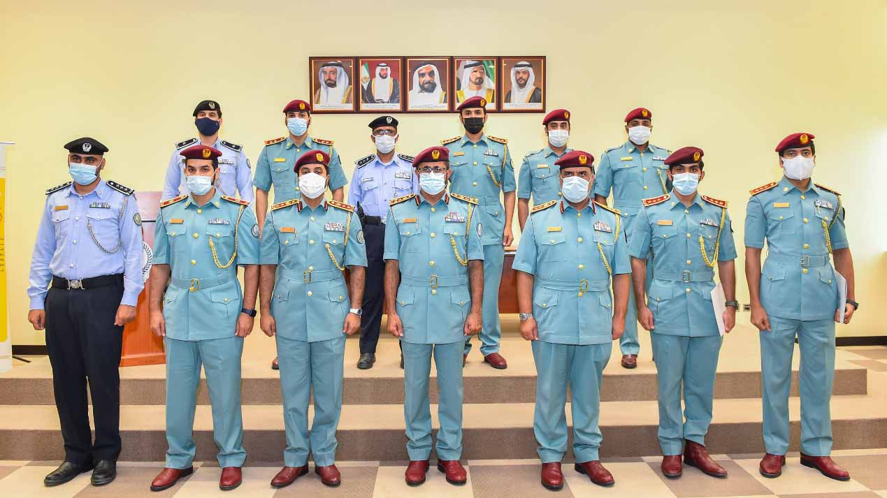 صورة بعنوان: العميد السركال يُكرّم متميزين بإدارة شرطة الوسطى 