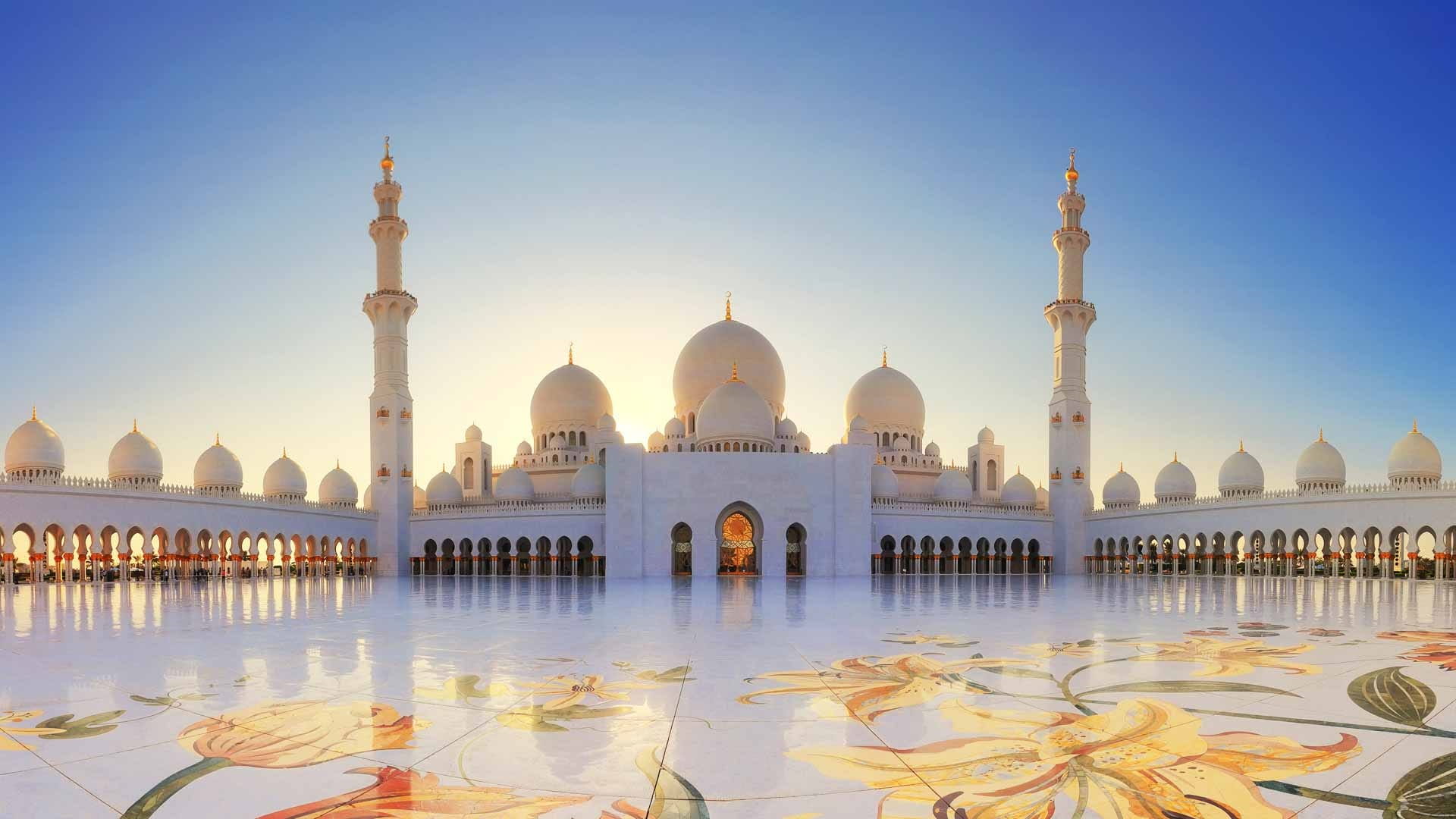 Image for the title: Sheikh Zayed Grand Mosque receives 235,700 worshippers in H1 2021 