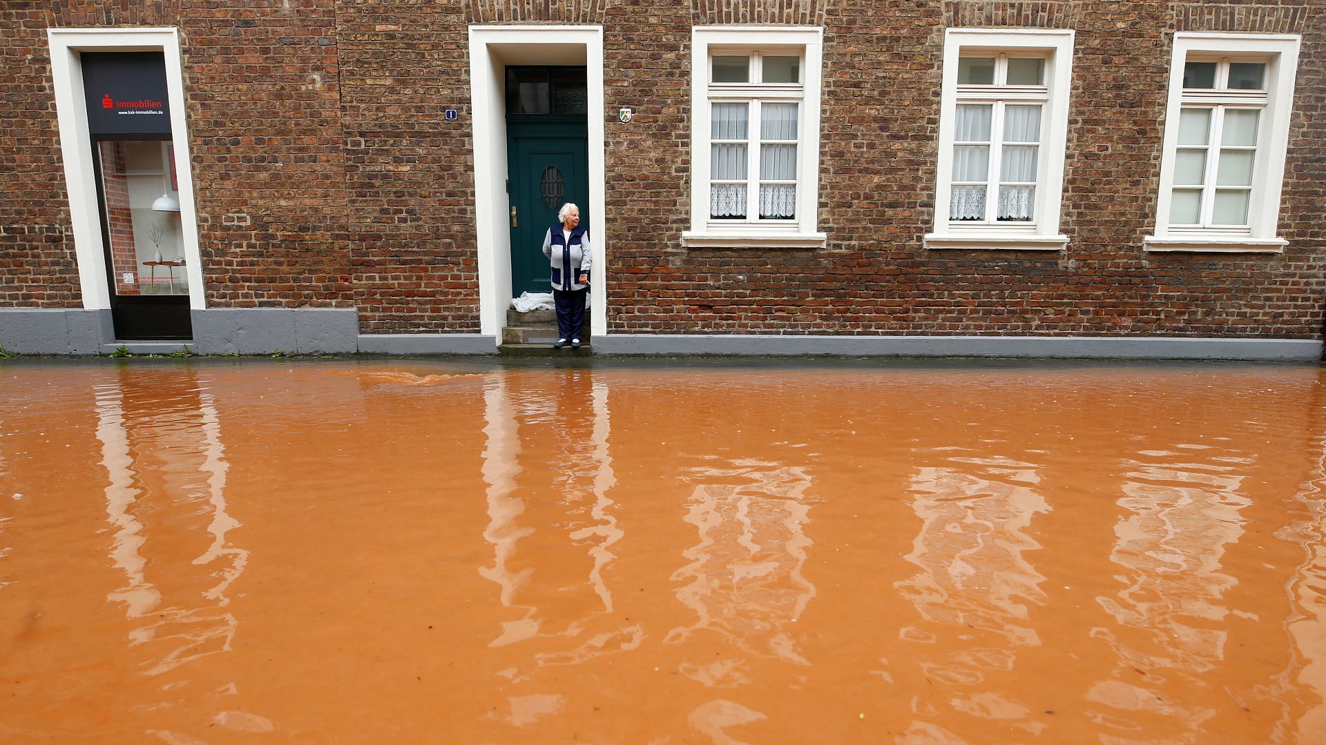 صورة بعنوان: بأصعب كارثة طبيعية منذ نصف قرن... فيضانات ألمانيا وبلجيكا تقتل 157 