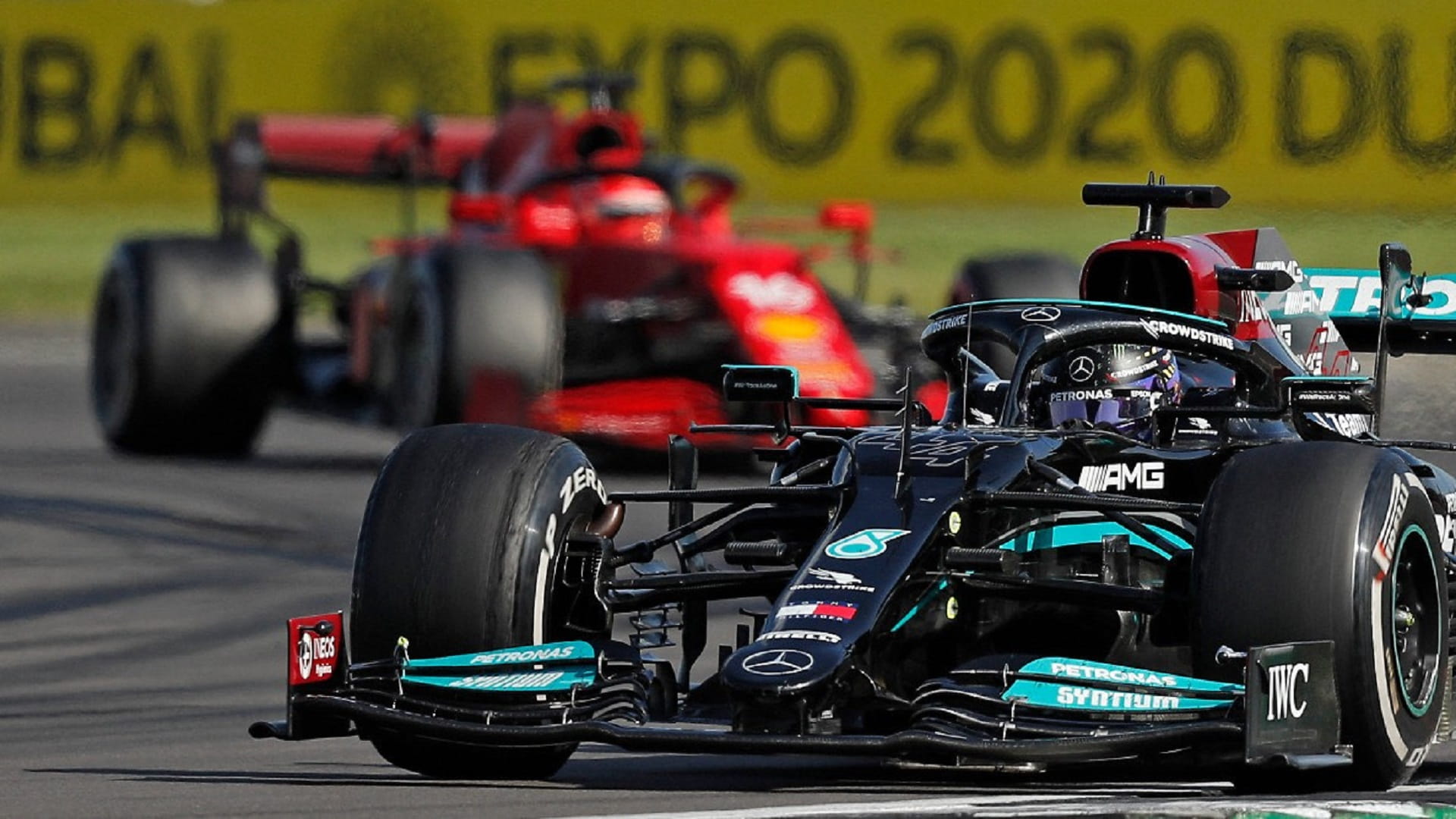 صورة بعنوان: البريطاني هاميلتون يتوج بسباق بريطانيا للفورمولا 1 