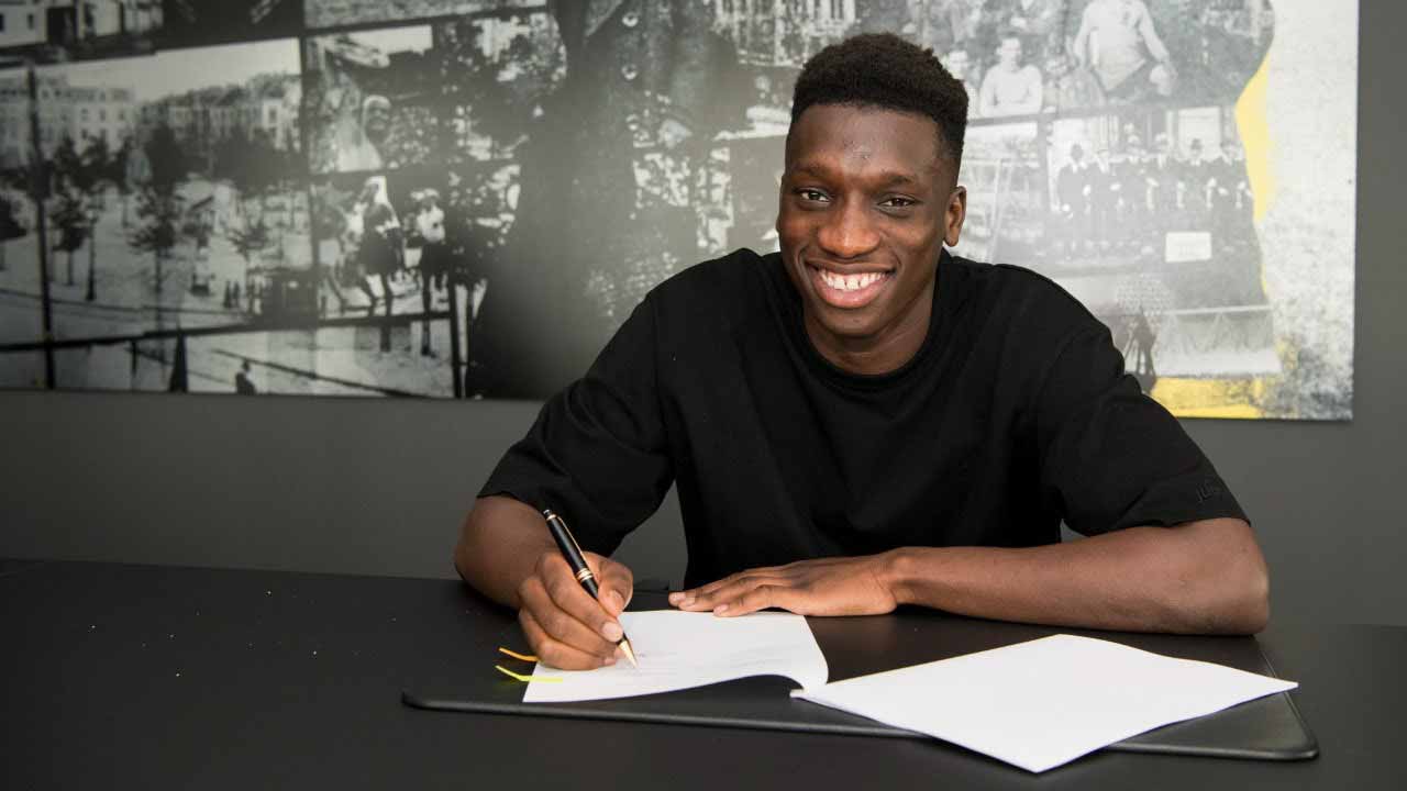 صورة بعنوان: نادي بوروسيا دورتموند يتعاقد مع الفرنسي الشاب كامارا 