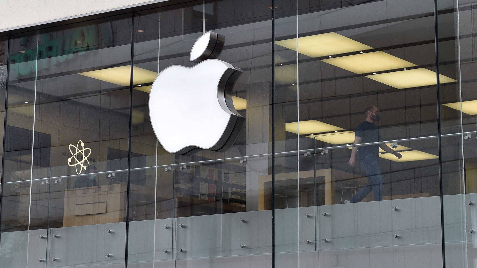 Image for the title: Apple to release all 5G enabled iPhones for 2022 lineup 