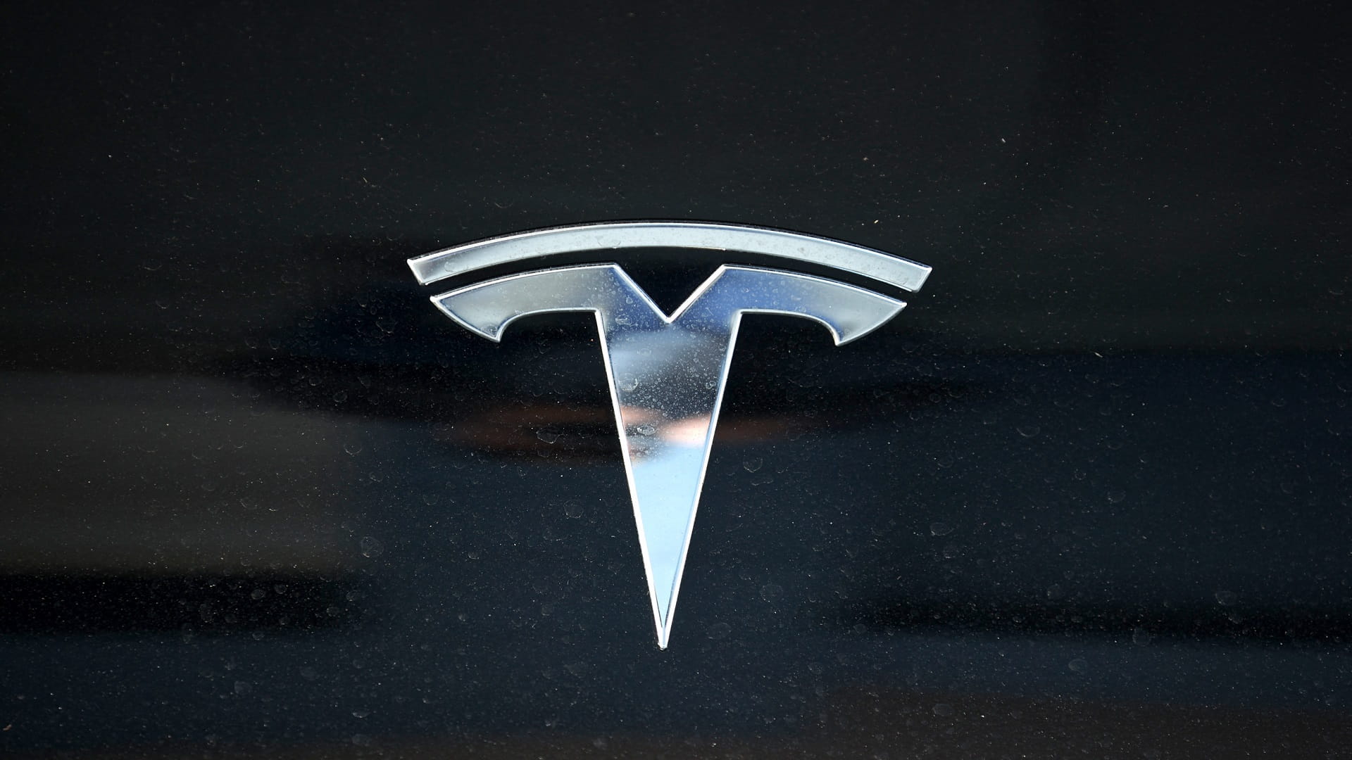Image for the title: Tesla plans to open its charging network to other EVs in 2021 