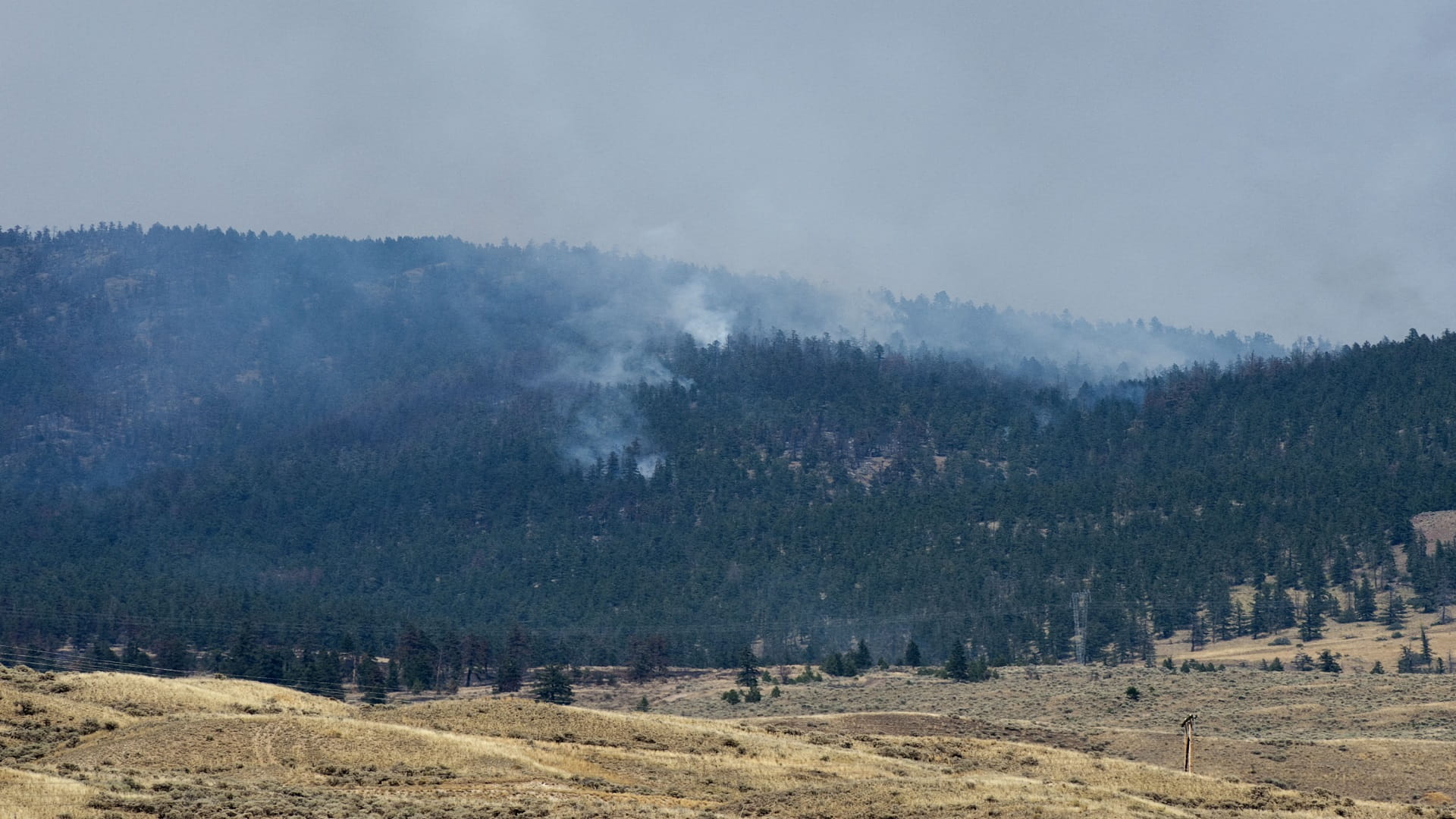 Image for the title: More residents flee as fires ravage western Canada 