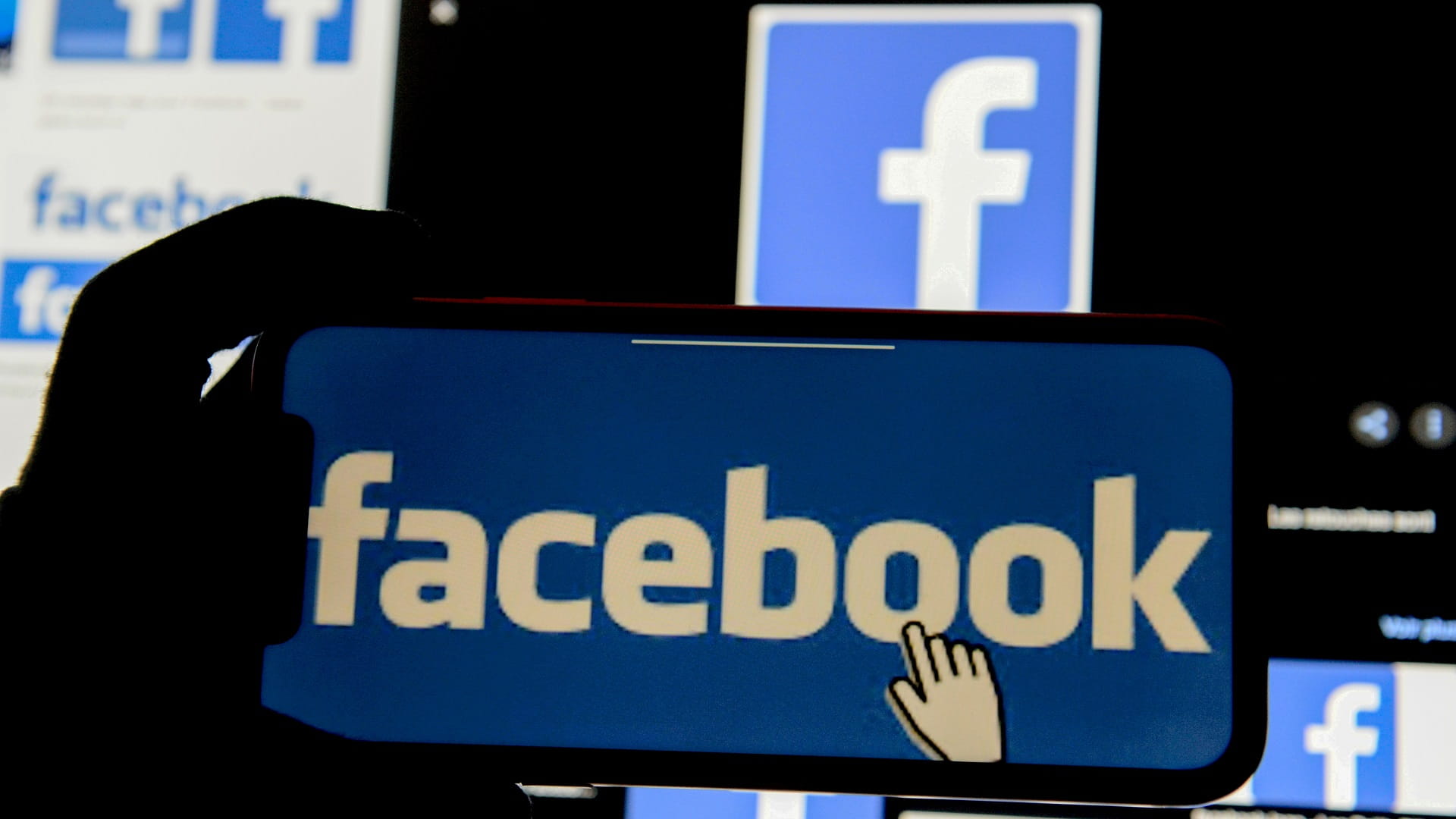 صورة بعنوان: غرامات روسية على فيسبوك وتويتر للتقاعس بحذف محتوى غير قانوني 