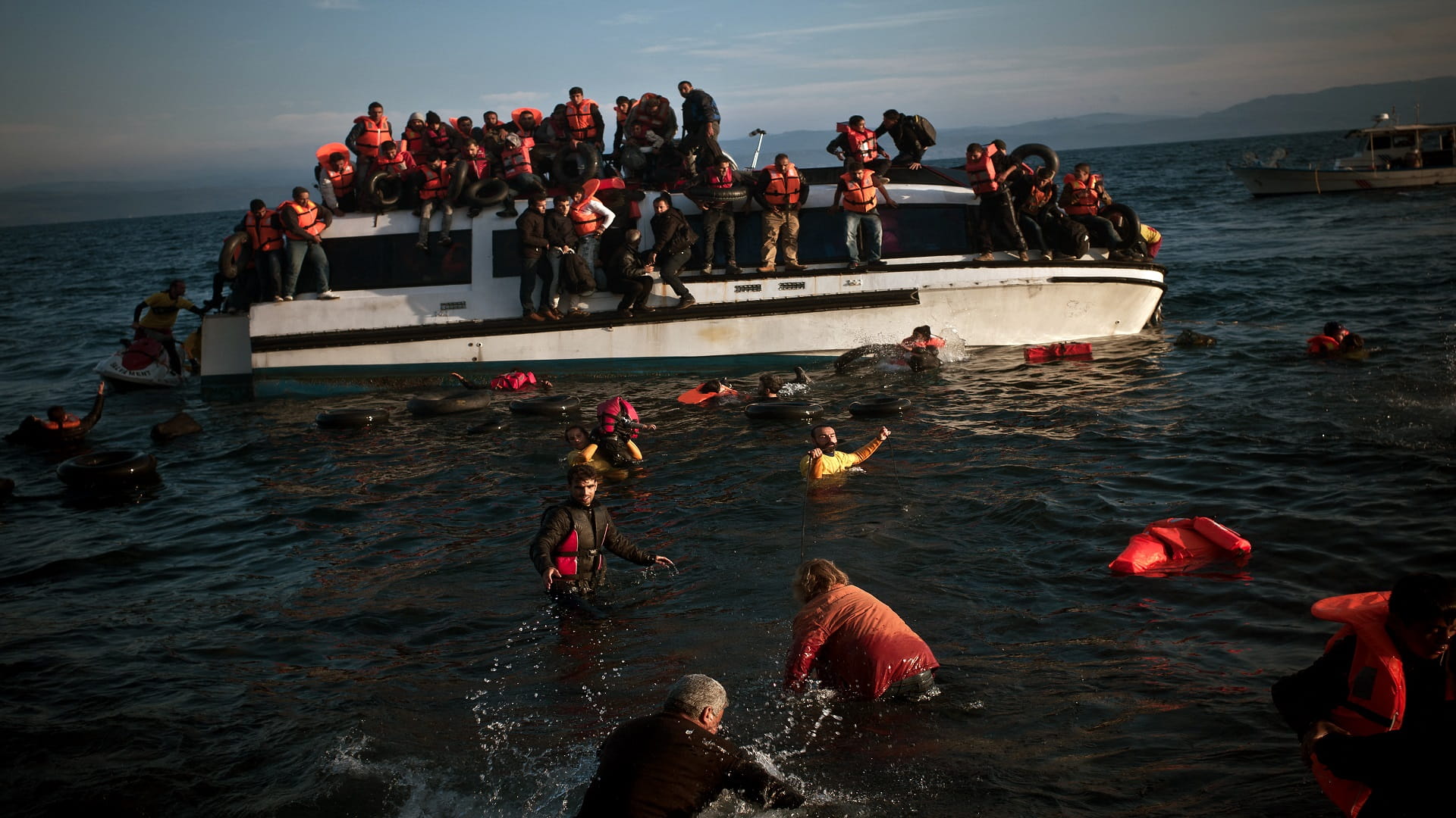 Image for the title: Migrant boat carrying 45 people sinks south of Turkey 