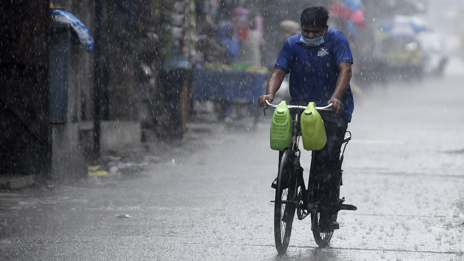 Image for the title: At least 76 killed in India heavy monsoon rains: govt 