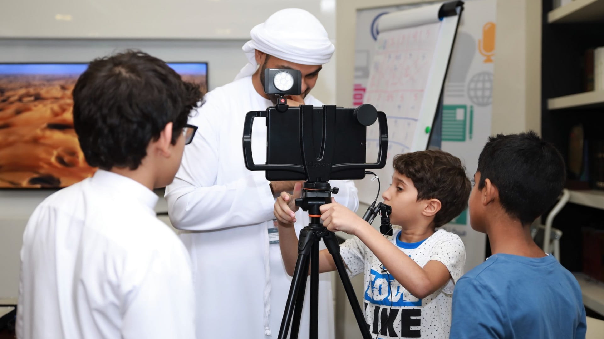 صورة بعنوان: "الشارقة للتدريب الإعلامي" يفتح التسجيل في برنامج إعلامي المستقبل 