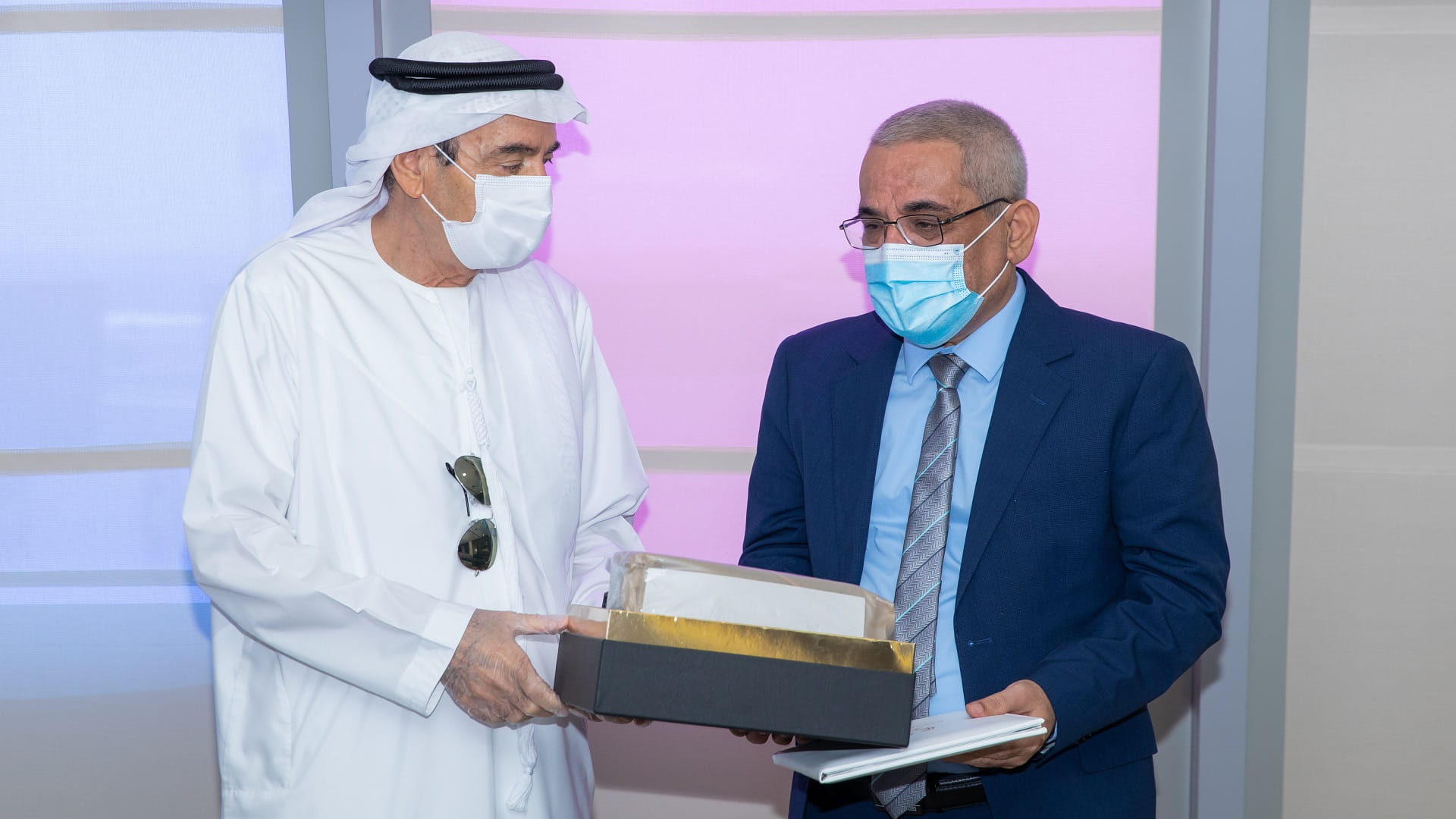 صورة بعنوان: زكي نسيبة يؤكد تقدير جامعة الإمارات لكوادرها التعليمية المُتميّزة 