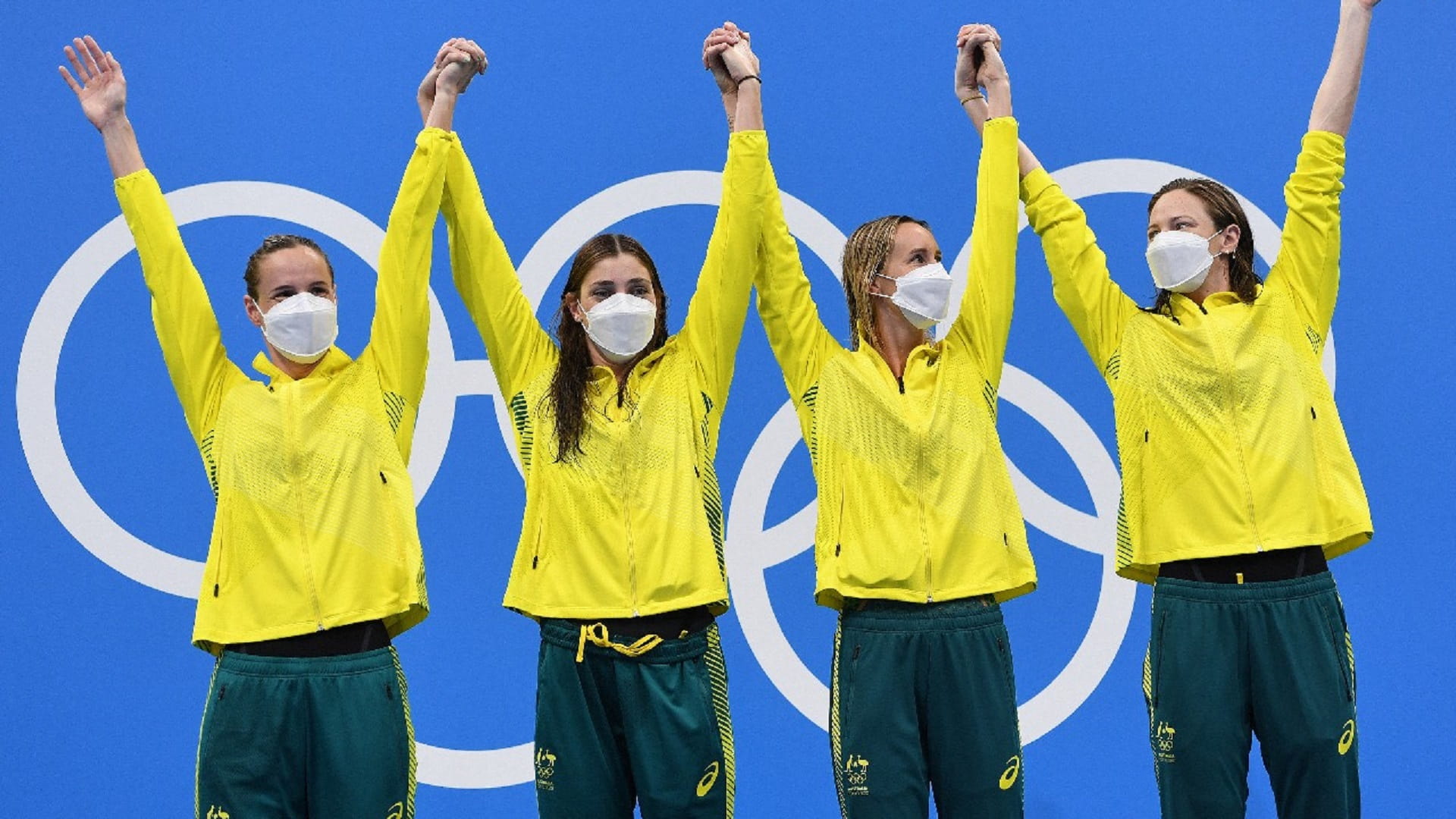 صورة بعنوان: أستراليا تتوج بذهبية السباحة في سباق 4×100 متر تتابع حر للسيدات 