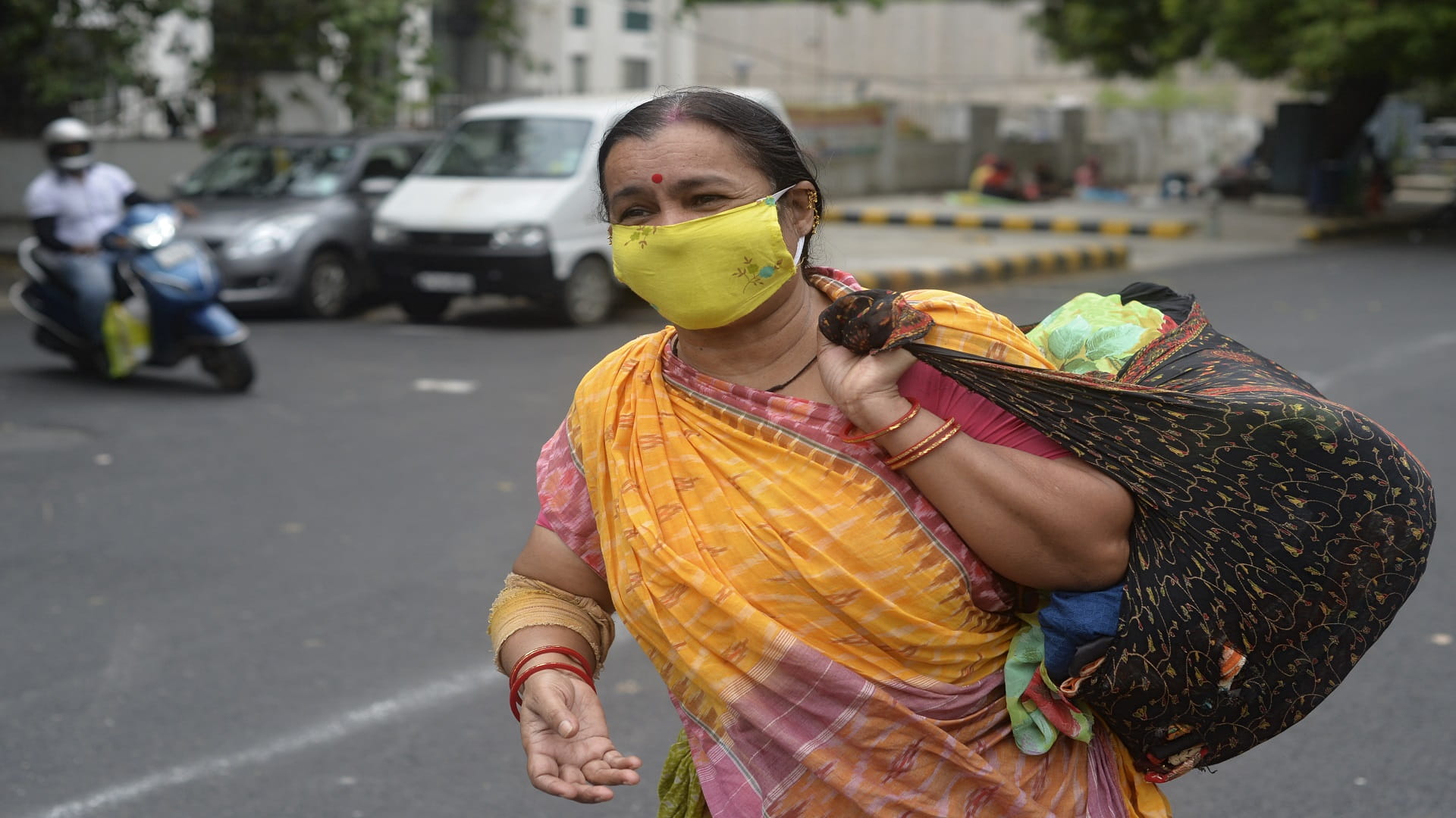 صورة بعنوان: الهند ترصد 39742 إصابة جديدة بفيروس كورونا و535 وفاة  