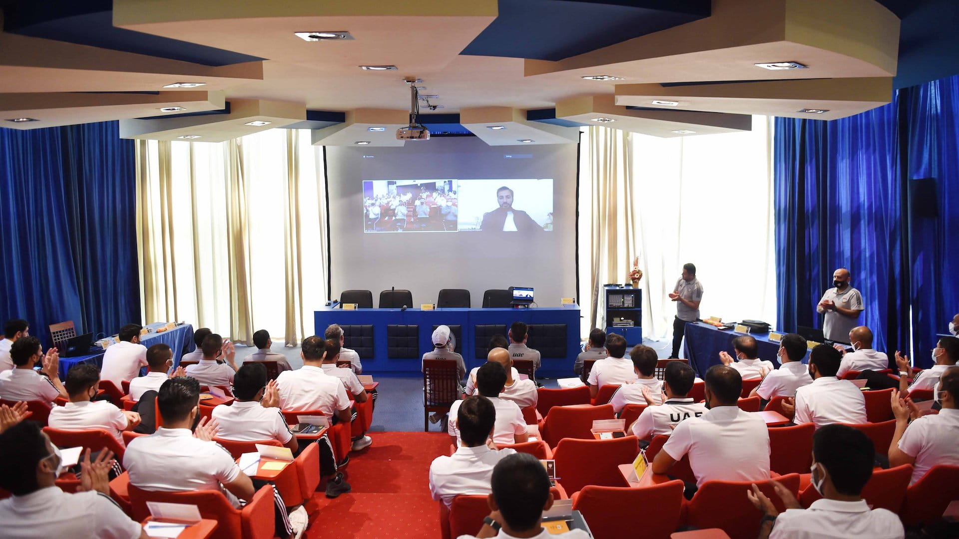 صورة بعنوان: راشد بن حميد يدعو قضاة الملاعب إلى الاستفادة من المعسكر الصربي 