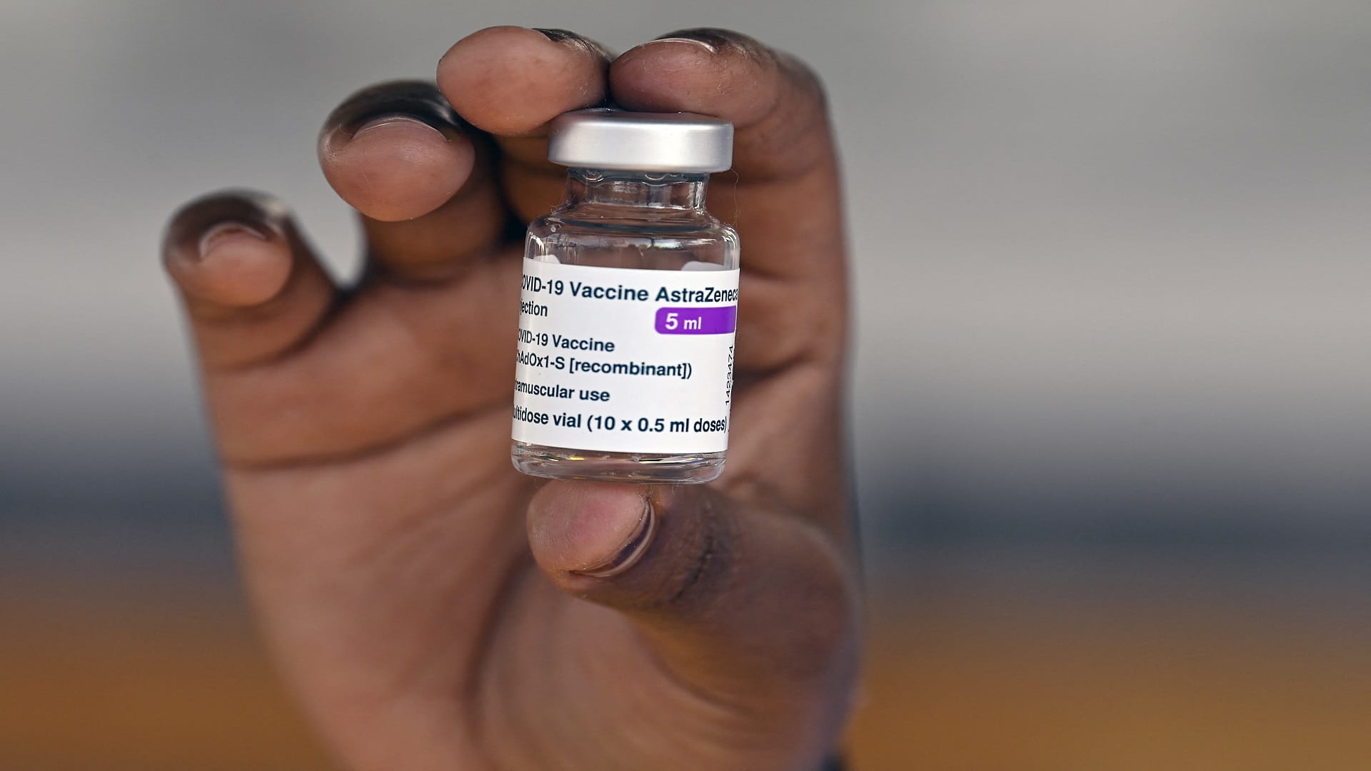 Image for the title: Mixed AstraZeneca-Pfizer shot boosts COVID antibody level - study 