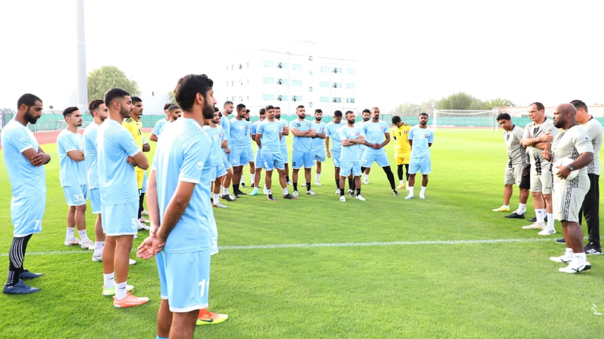 صورة بعنوان: الفريق الأول لكرة القدم لنادي الذيد يستأنف تدريباته 