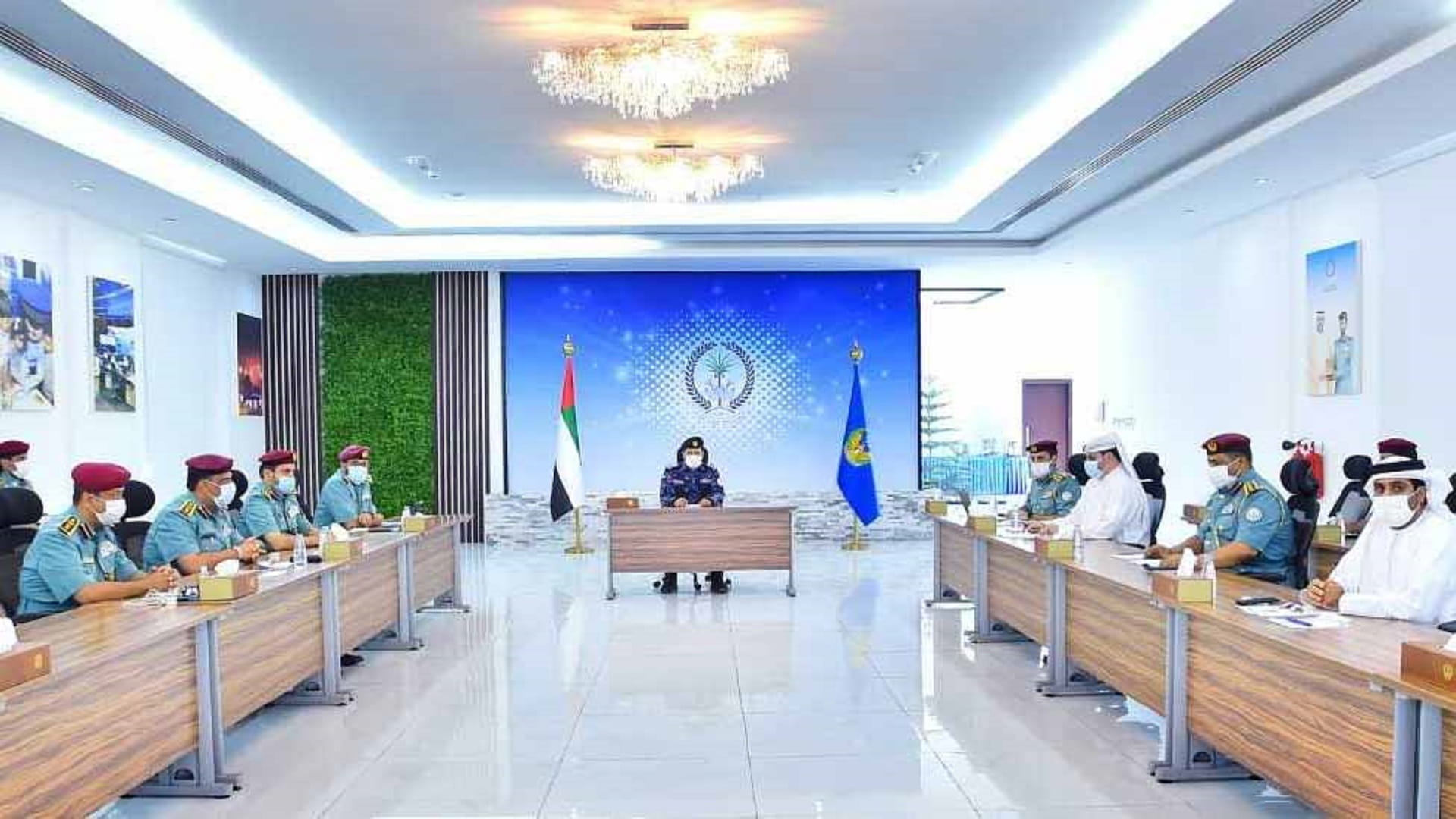 صورة بعنوان: اللواء الشامسي يستعرض نتائج المؤشرات الوطنية والاستراتيجية 