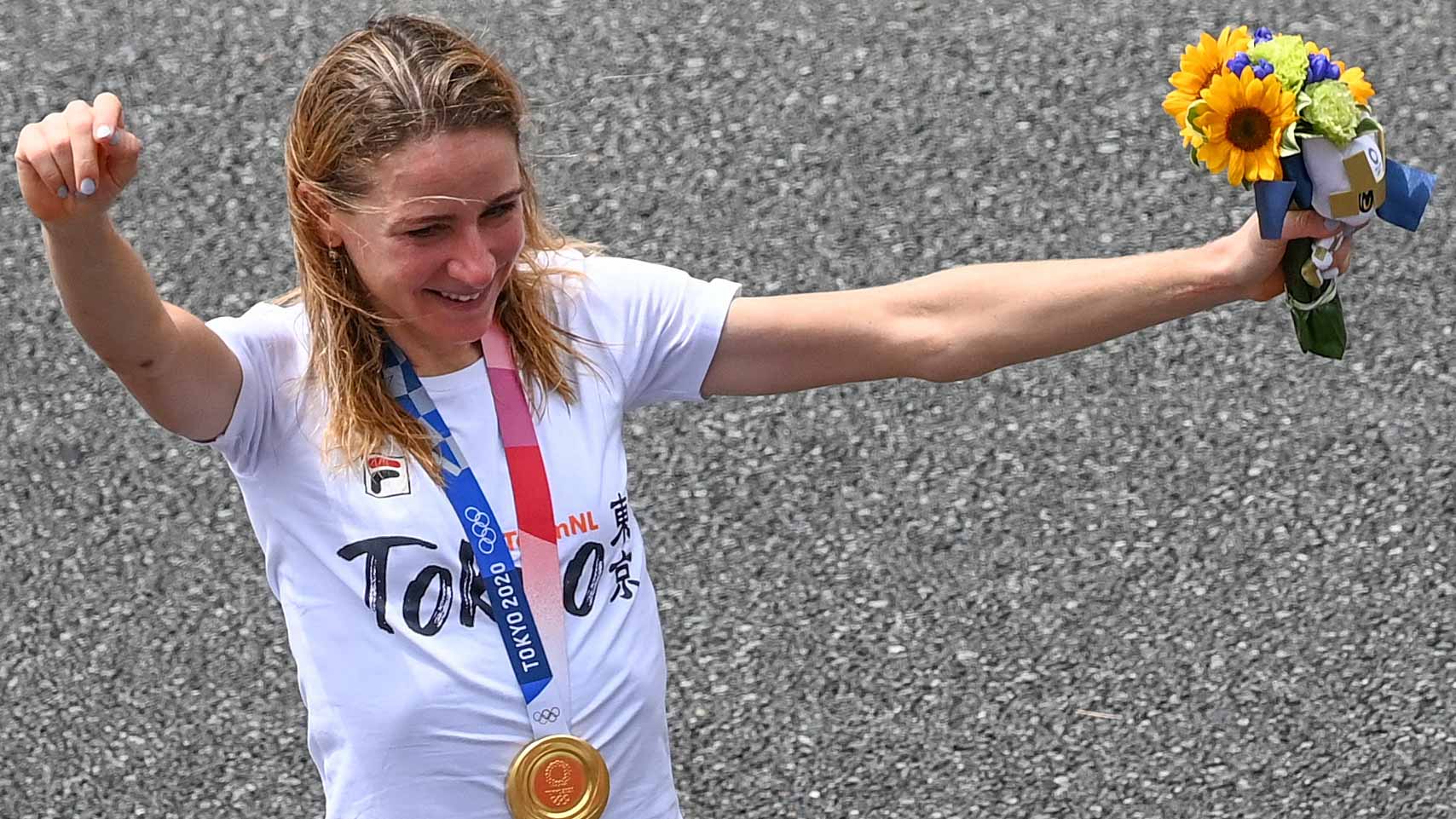 صورة بعنوان: الهولندية فليوتن تحقق ذهبية "الدراجات على الطرق" بأولمبياد طوكيو 