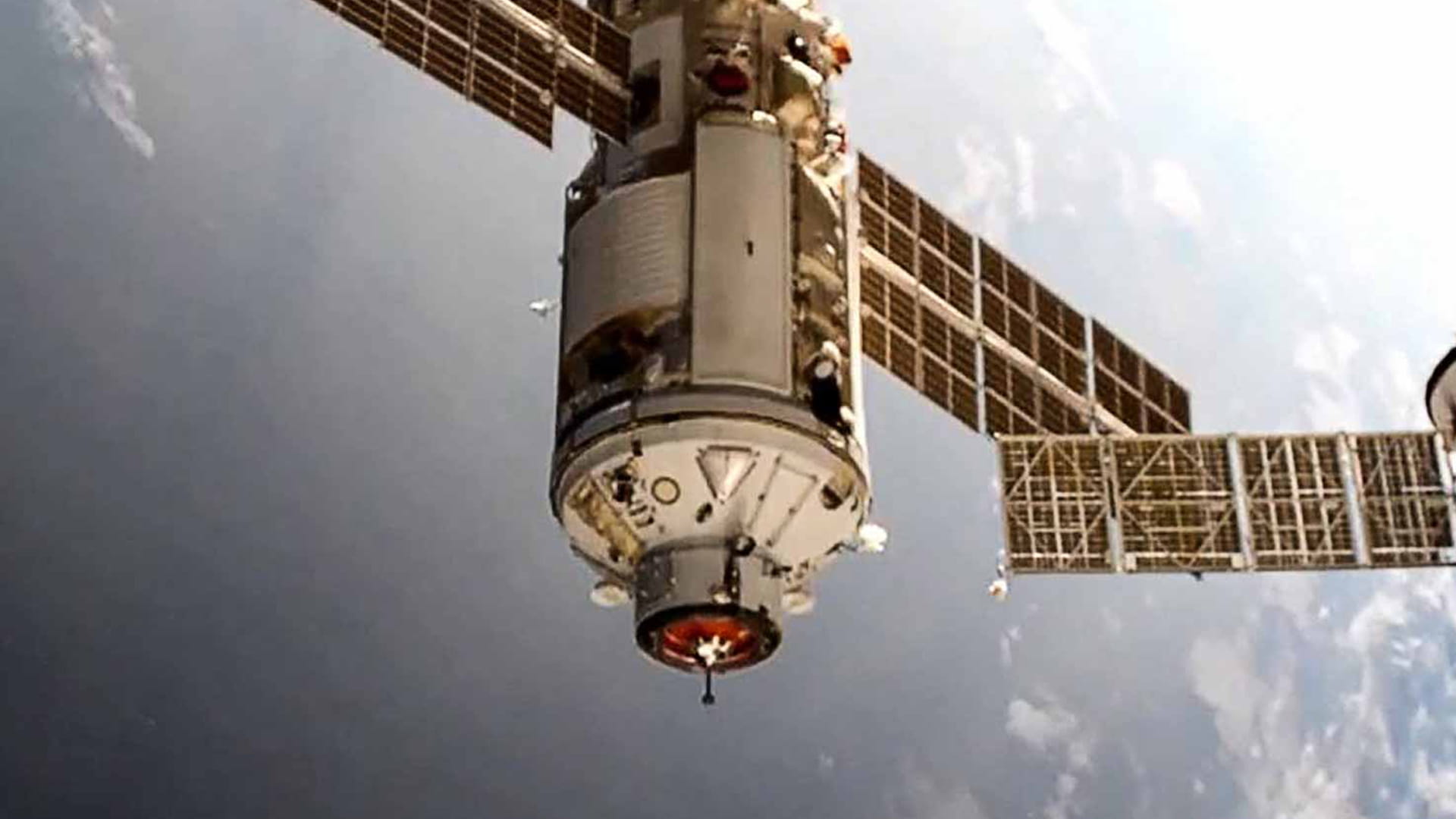 Image for the title: Russia's new Nauka space module set to dock with ISS 