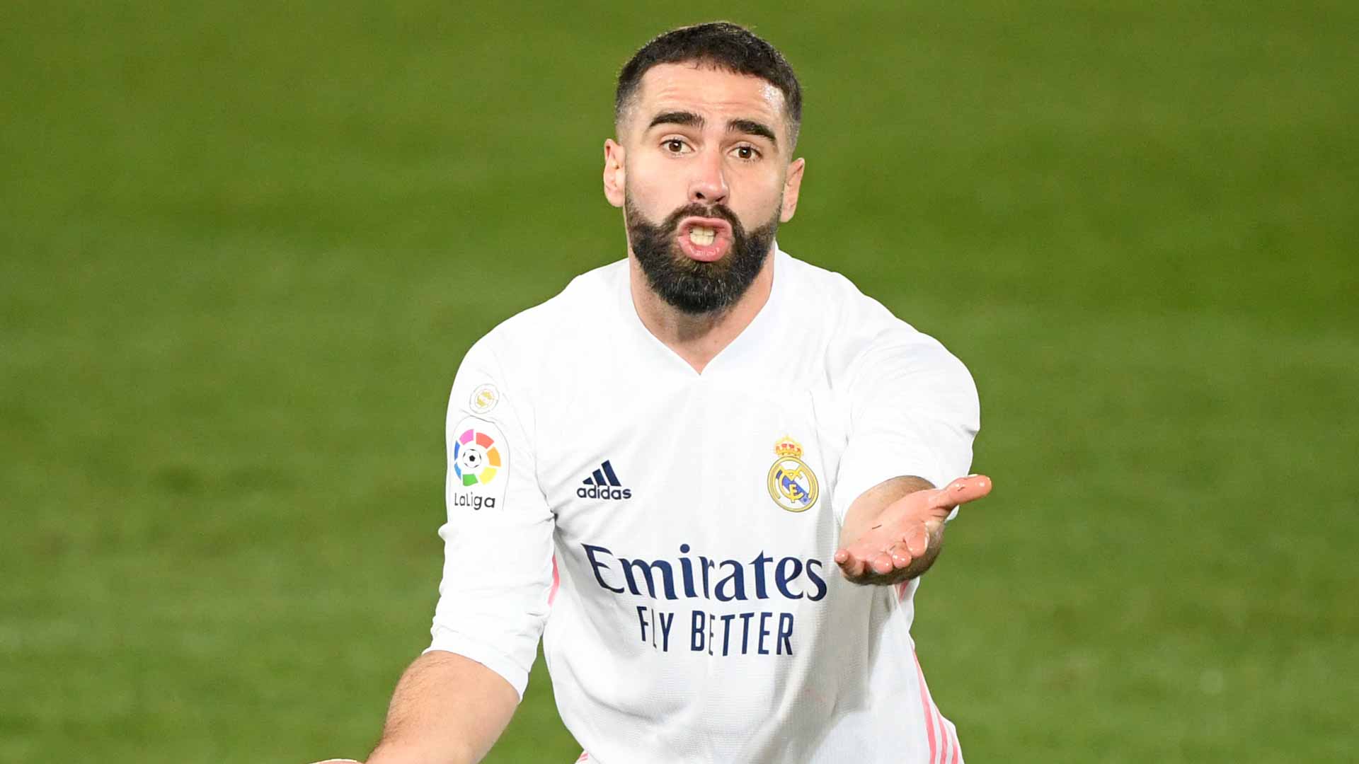صورة بعنوان: ريال مدريد الإسباني يجدد عقد المدافع كارفخال  