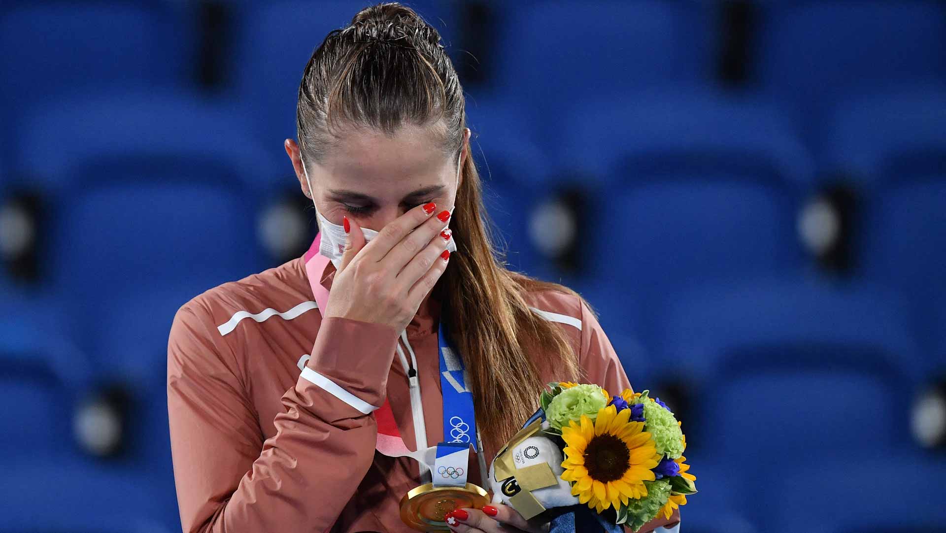 صورة بعنوان: السويسرية بنشيتش تحقق ذهبية فردي السيدات للتنس  