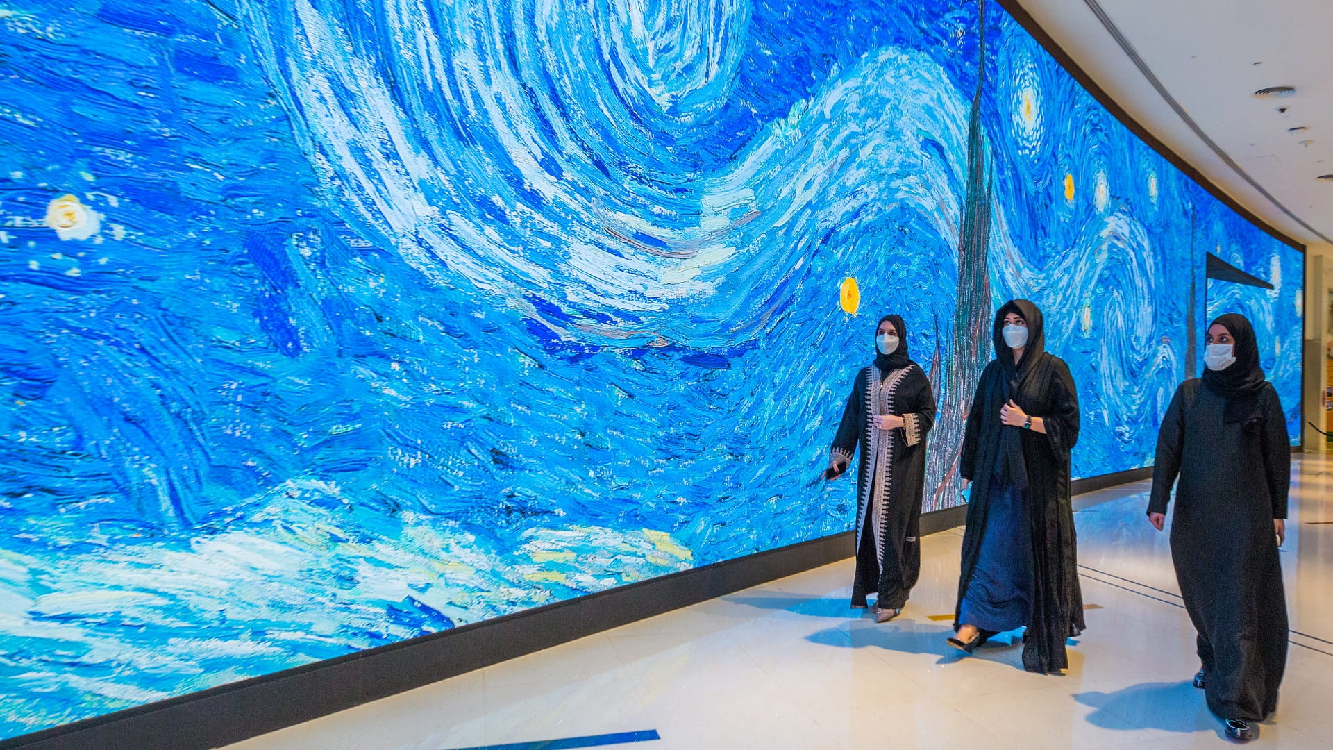 صورة بعنوان: لطيفة بنت محمد تفتتح "إنفينيتي دي لوميير" 