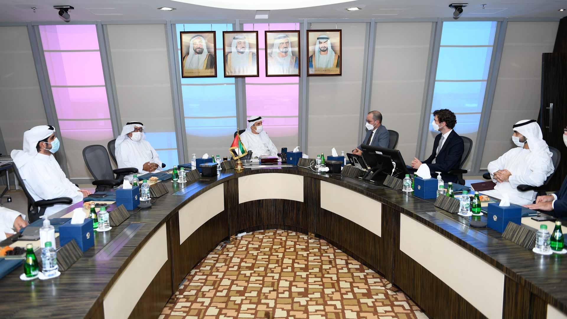 صورة بعنوان: اتفاقية بين جامعة الإمارات ومتحف اللوفر لتعزيز التعاون العلمي 